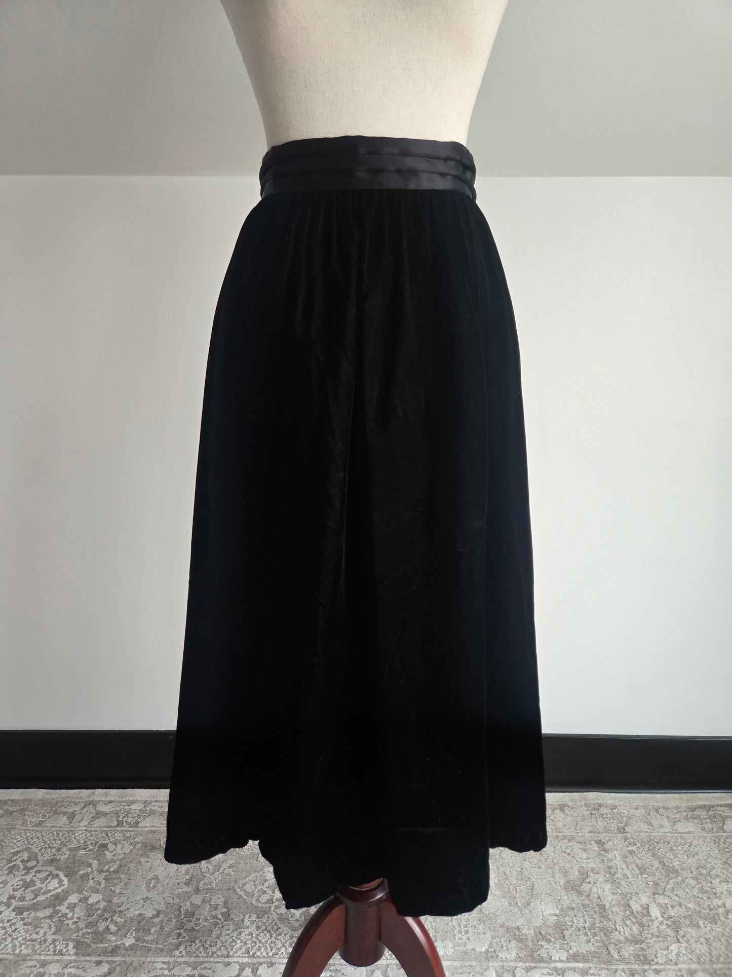 Gunne Sax by Jessica McClintok Black Velvet Skirt - XS