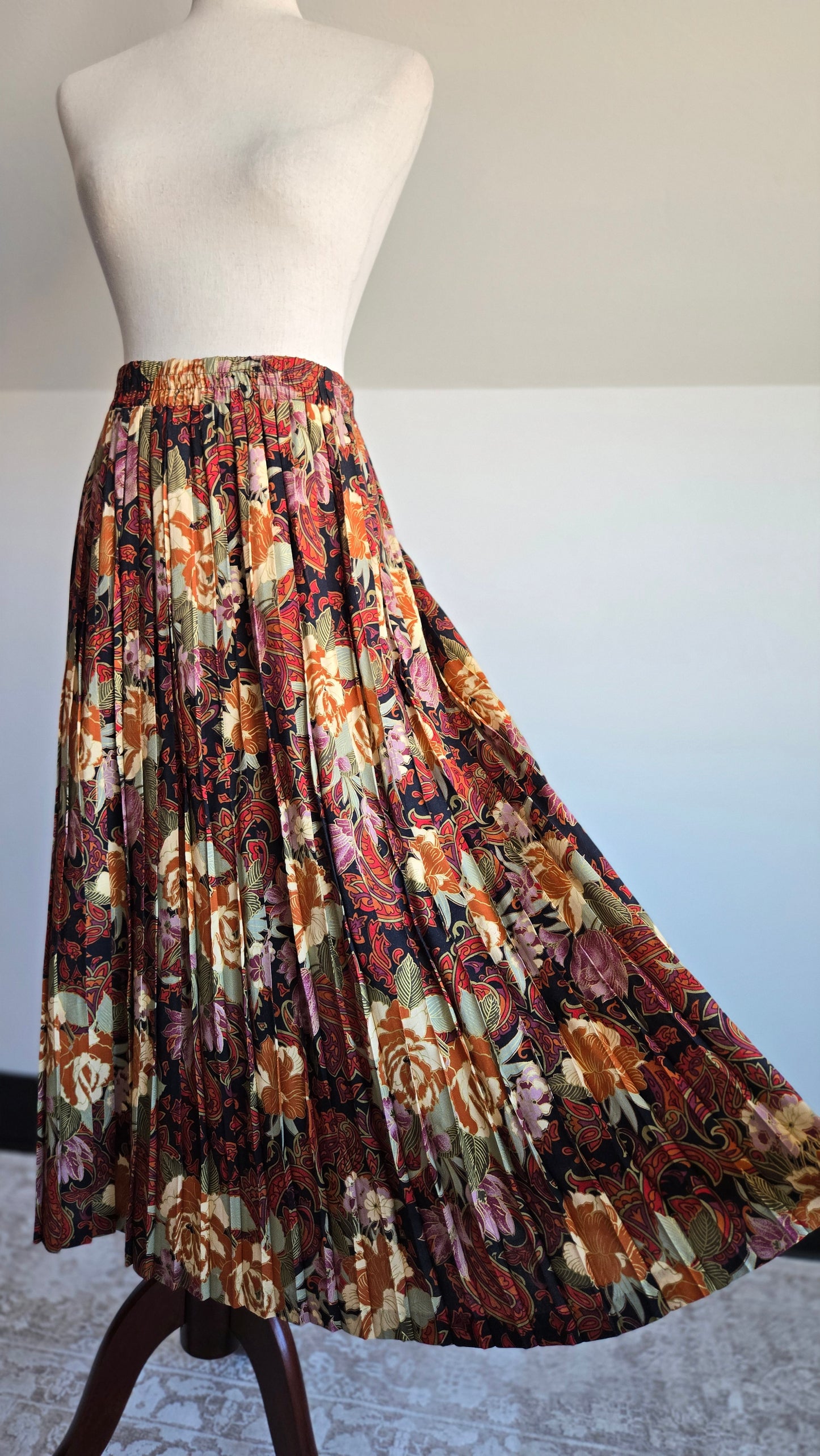 Melrose Vintage 90s Rayon Skirt - S/M/L
