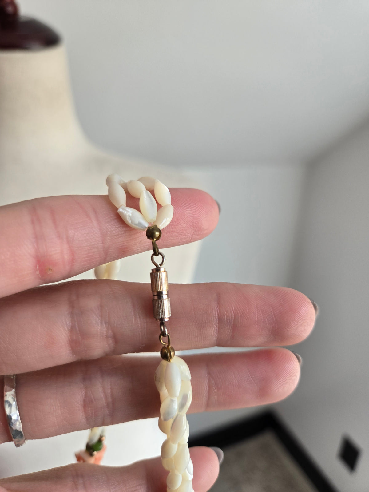 Vintage Mother of Pearl Floral Twisted Necklace