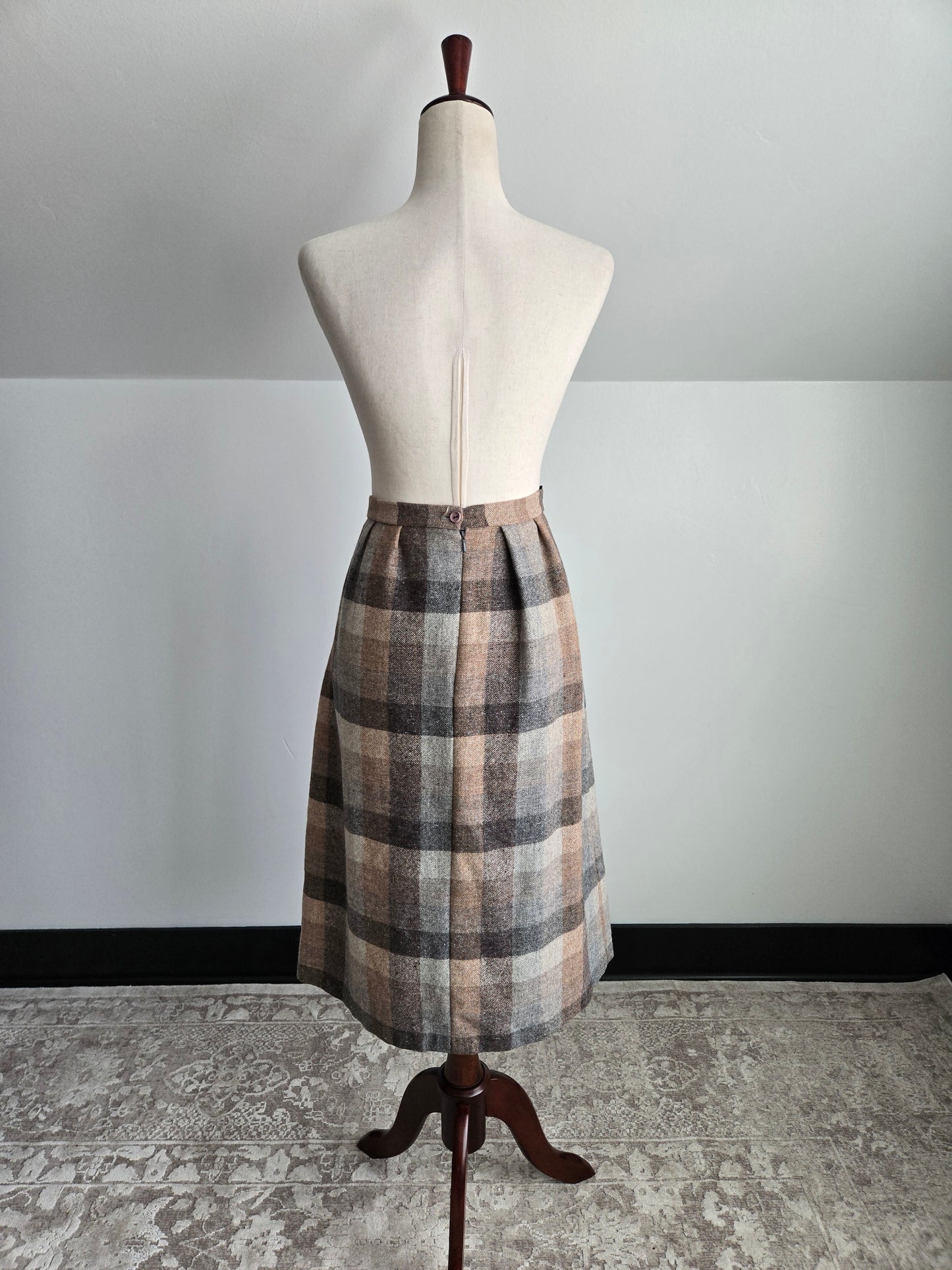 Edinburgh Woolen Mill Vintage Plaid Scottish Wool Skirt made in Great Britain - W32"