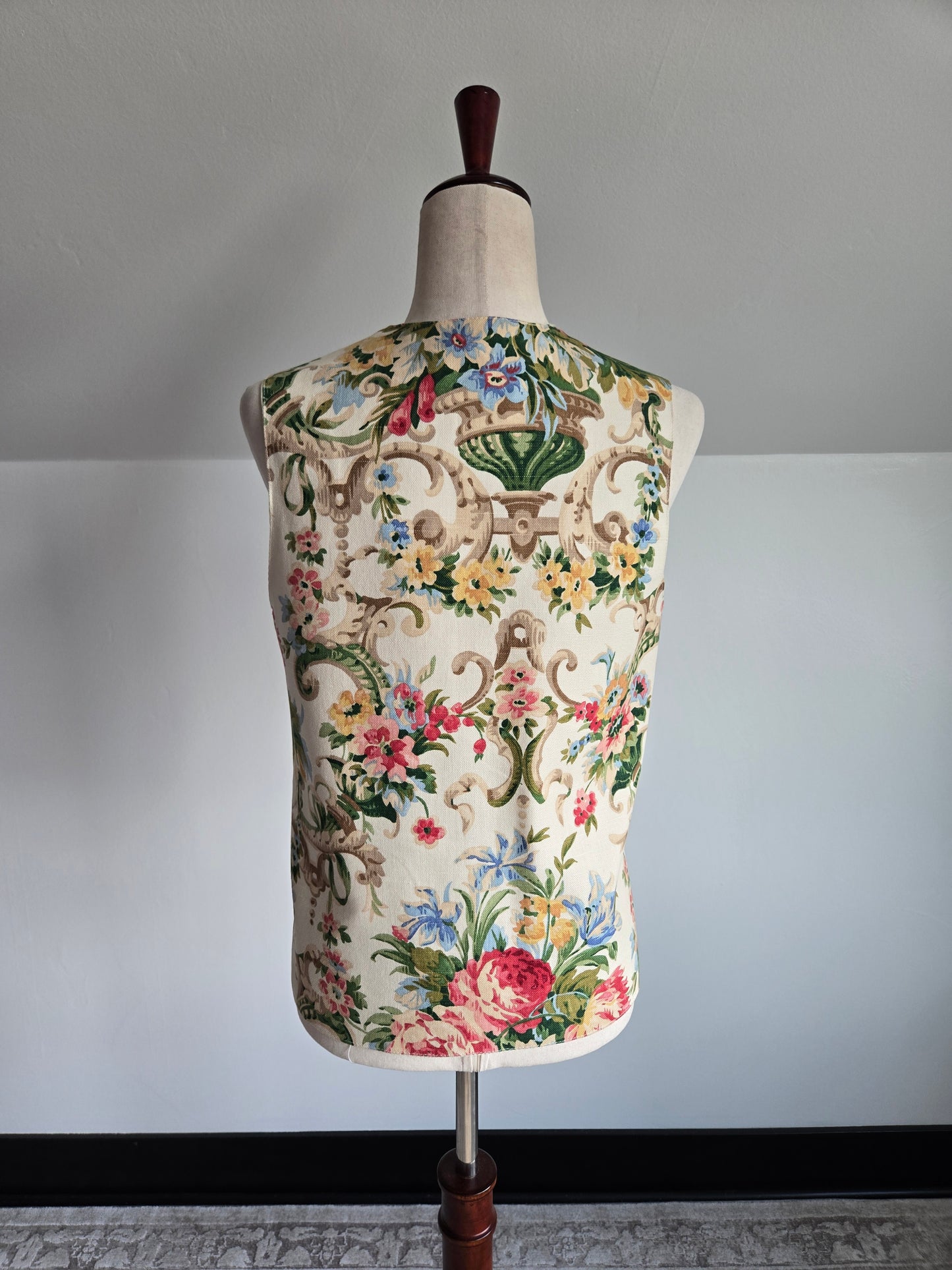 E Claire Vintage Cotton Floral Vest in Ivory - S/M