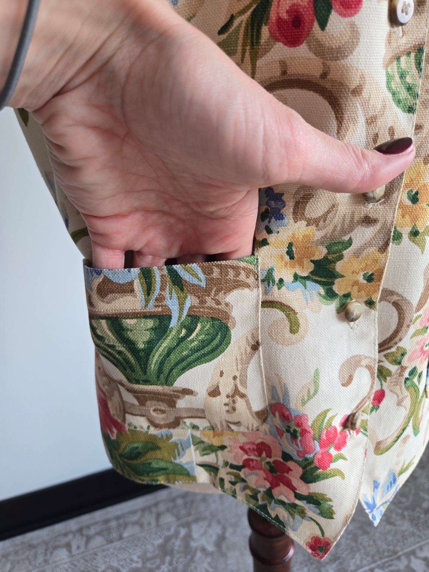 E Claire Vintage Cotton Floral Vest in Ivory - S/M