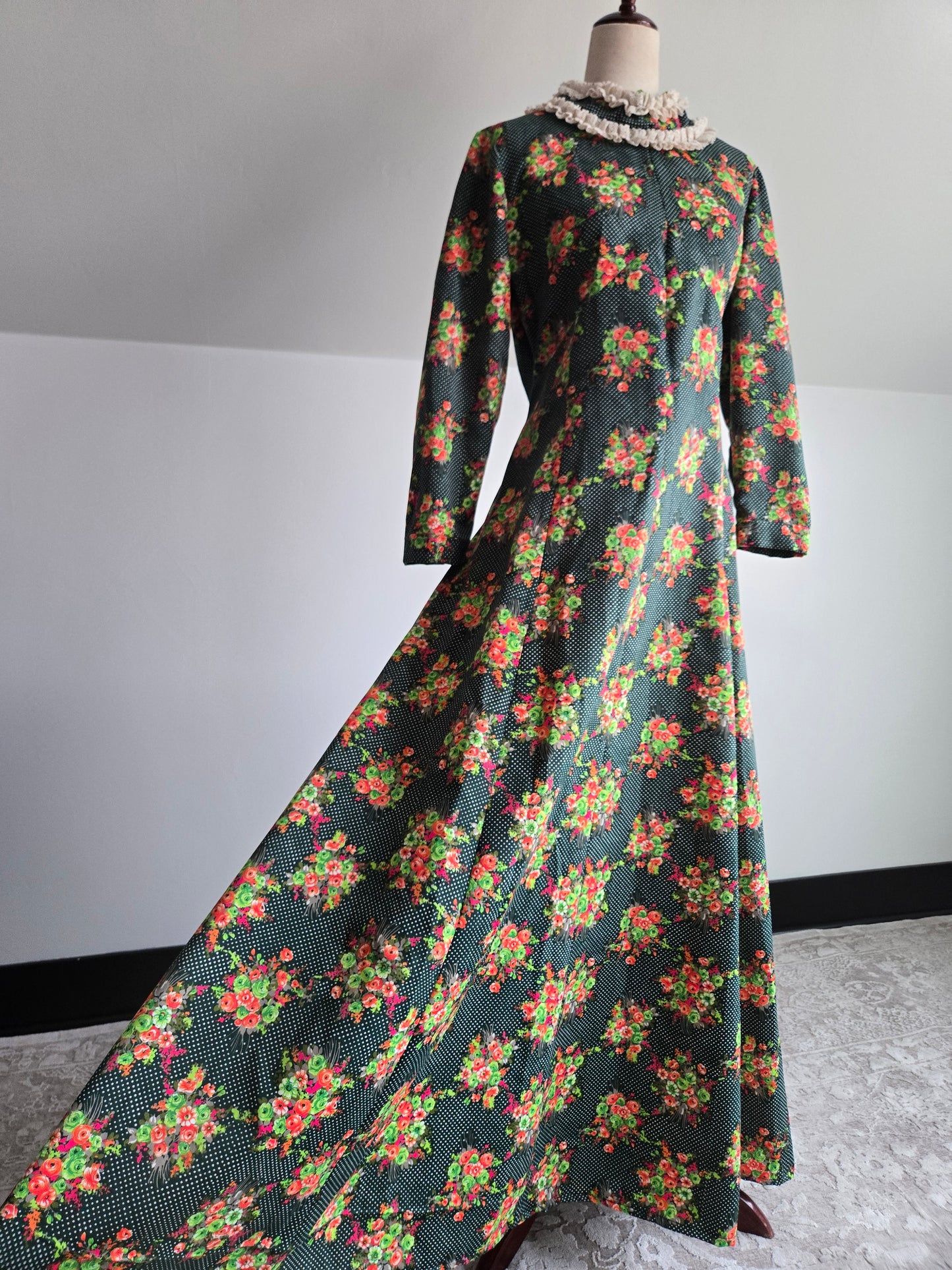 Vintage 1970s Green Floral Flower Power and Lace Maxi Dress - Medium