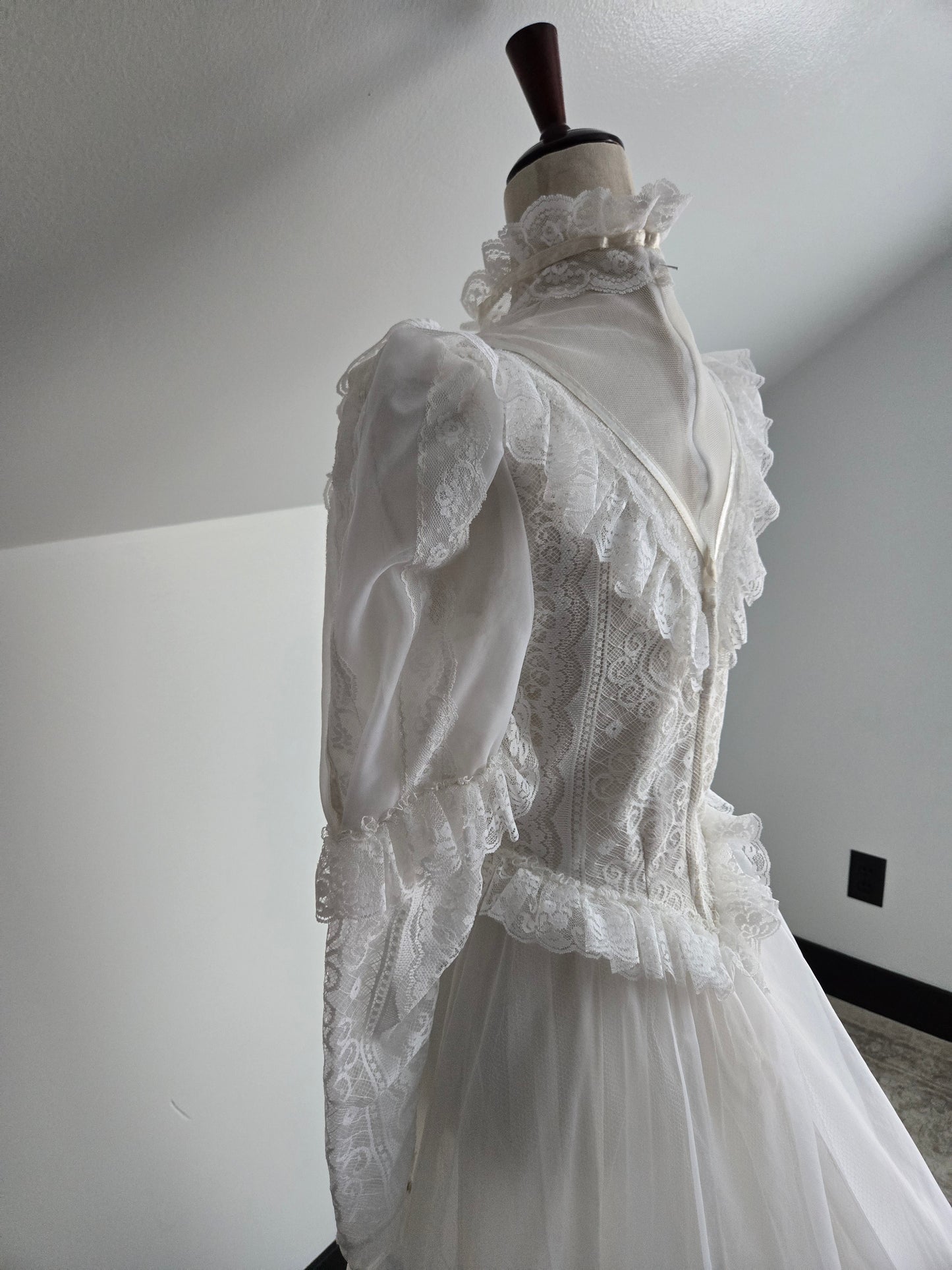 Vintage Victorian Gunne Style Wedding Dress