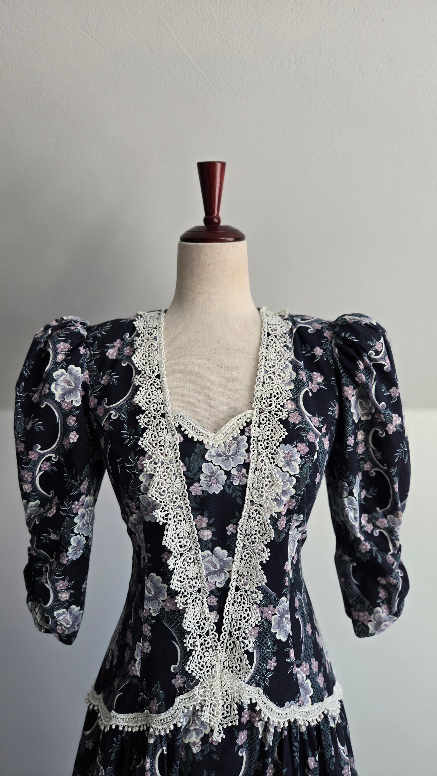 Vintage 80s Gunne Sax by Jessica McClintok Cotton Floral Dress - small