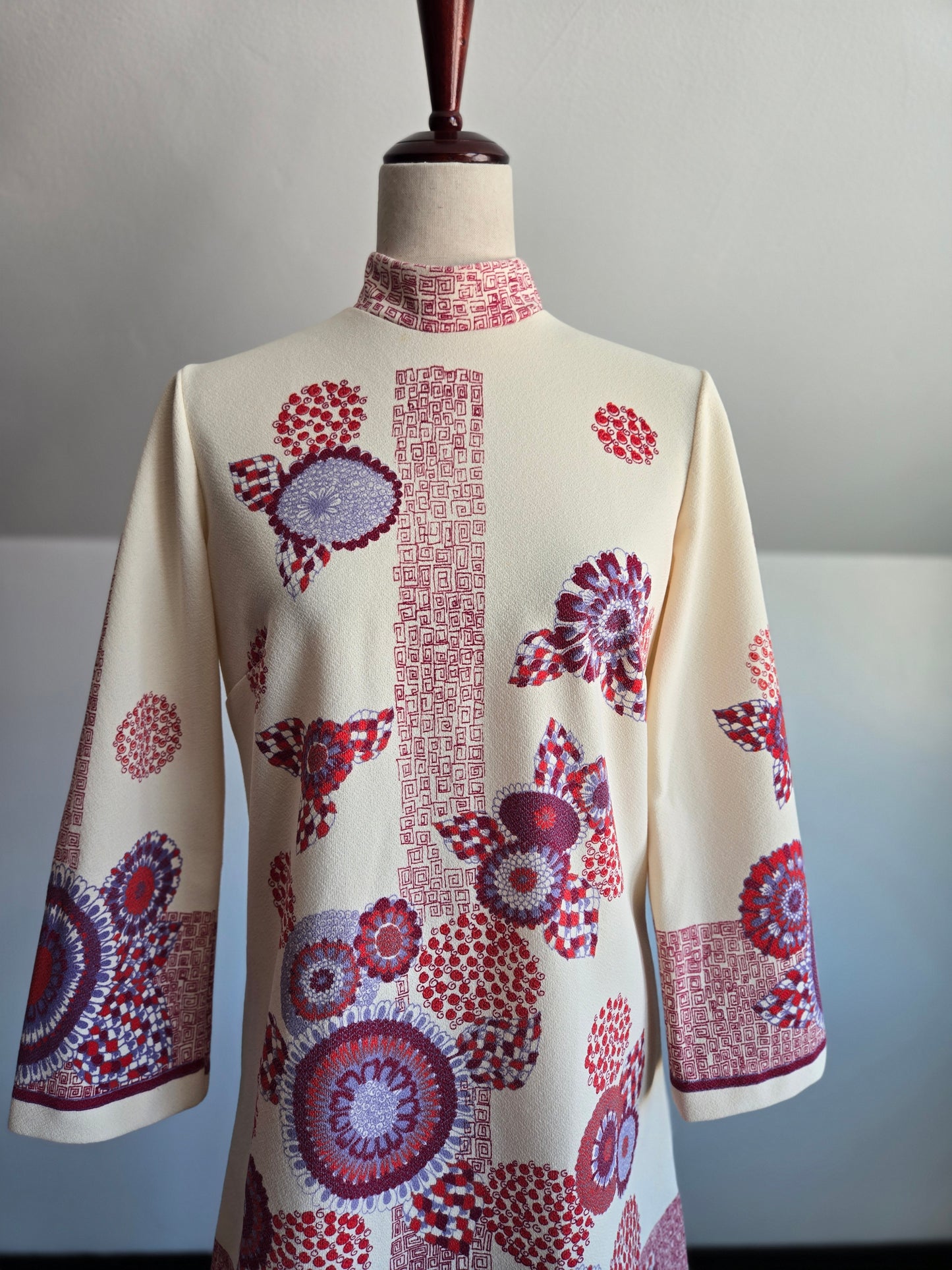 Town & Country Fashions Vintage 60s Novelty Print Shift Mini Dress - S/M