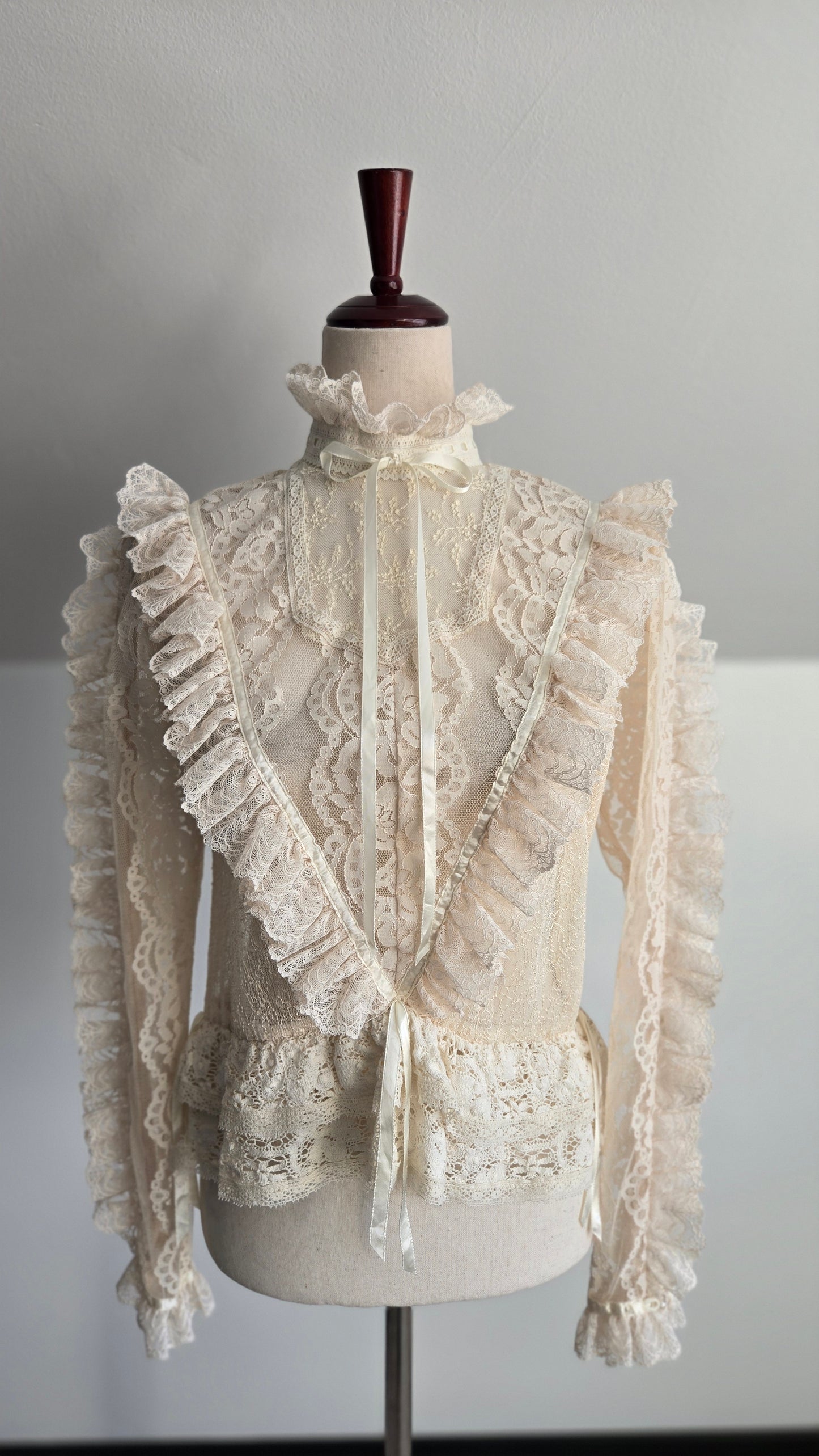RARE! Vintage Dimensional Lace Blouse - Medium