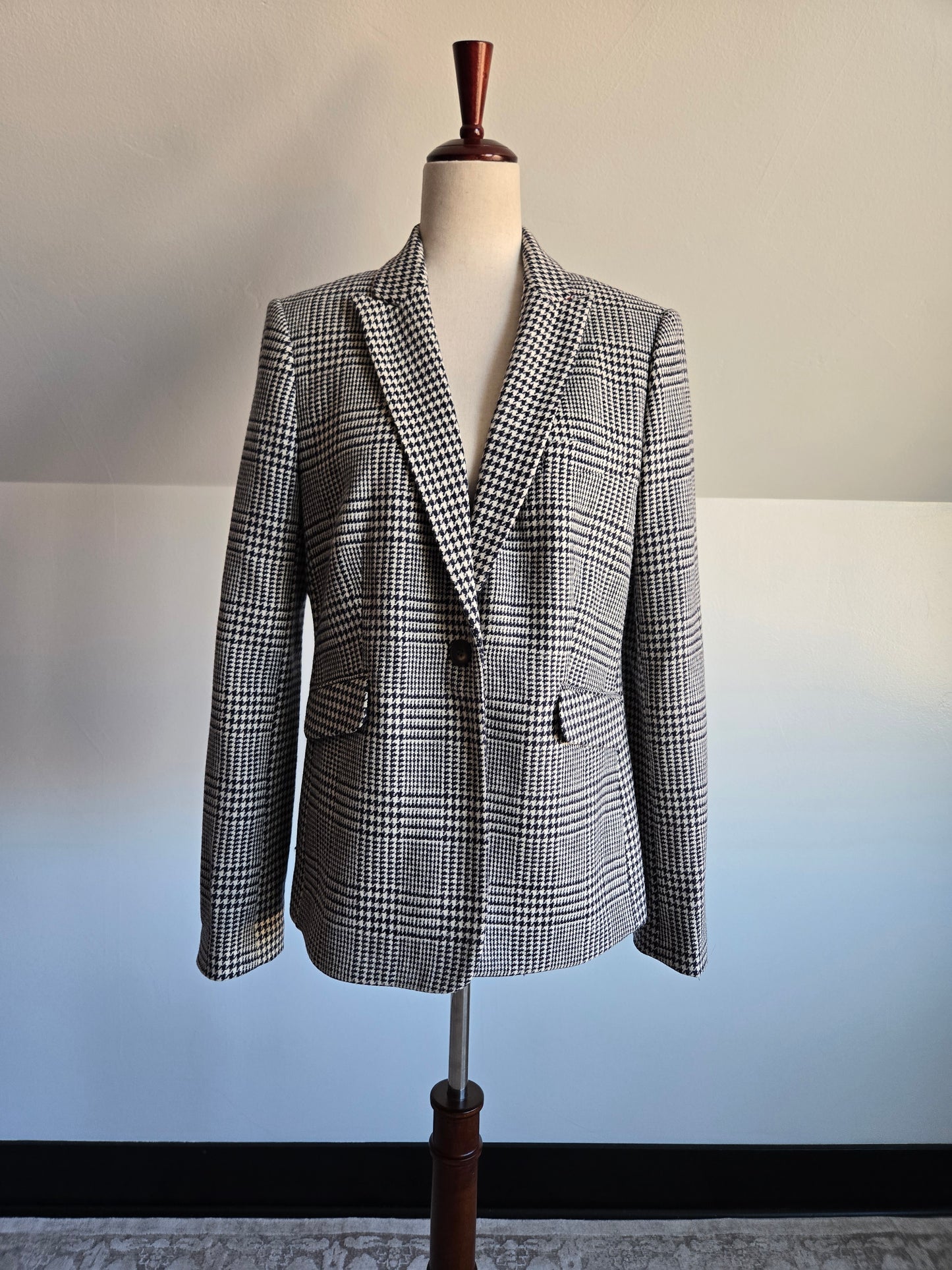 Boden British Tweed by Mallalieu's of Delph Houndstooth Wool Blazer - Medium