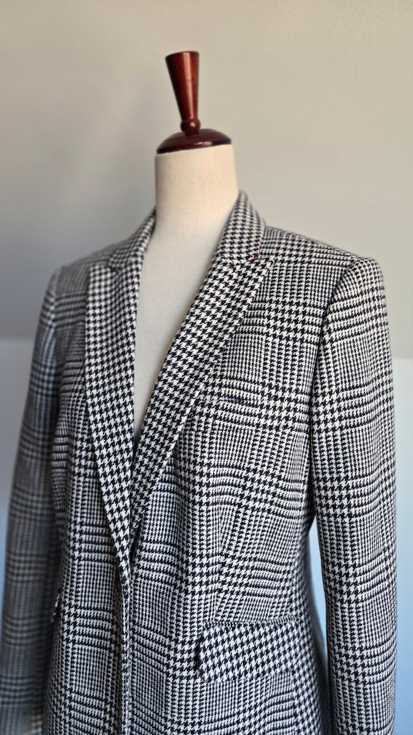 Boden British Tweed by Mallalieu's of Delph Houndstooth Wool Blazer - Medium