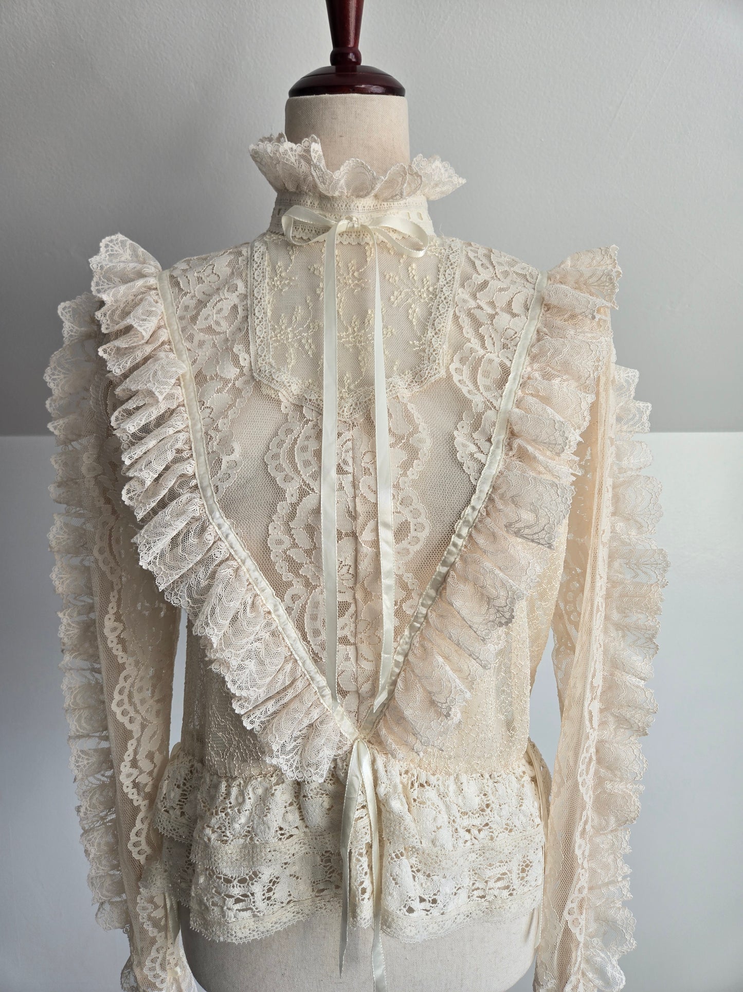 RARE! Vintage Dimensional Lace Blouse - Medium