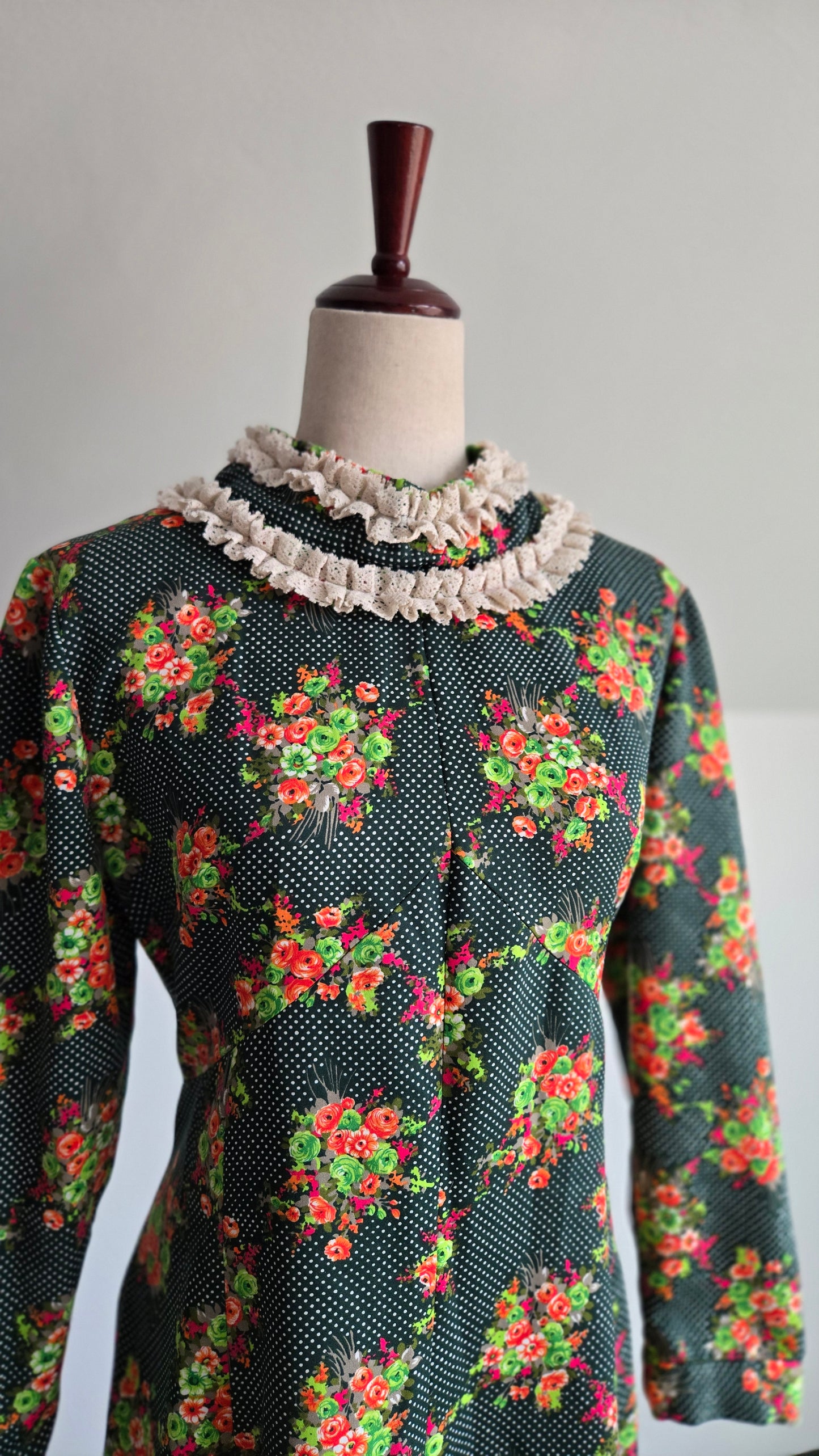 Vintage 1970s Green Floral Flower Power and Lace Maxi Dress - Medium