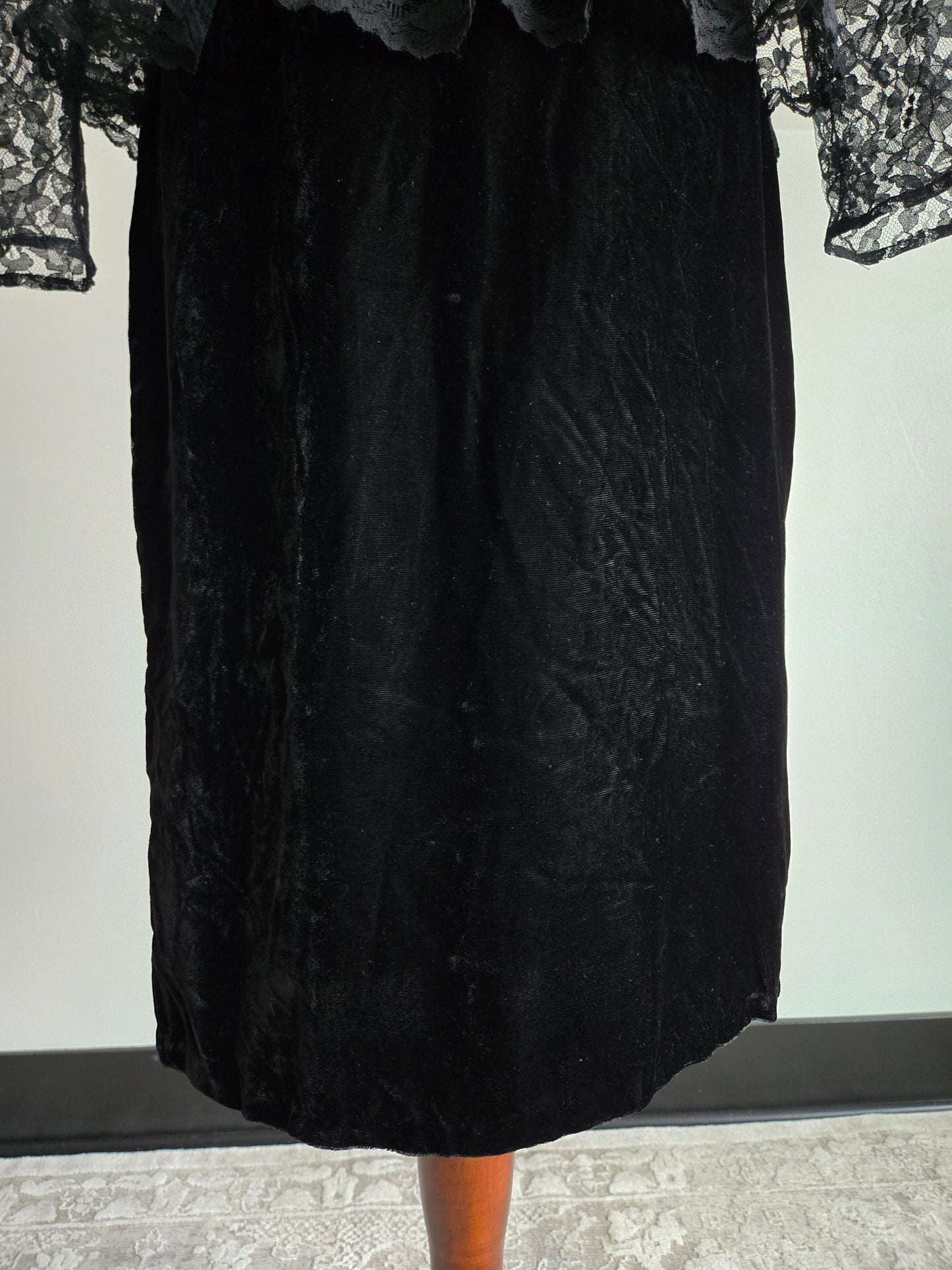 Gunne Sax Jessica McClintok Vintage 1980s Black Lace and Velvet Dress - S/M