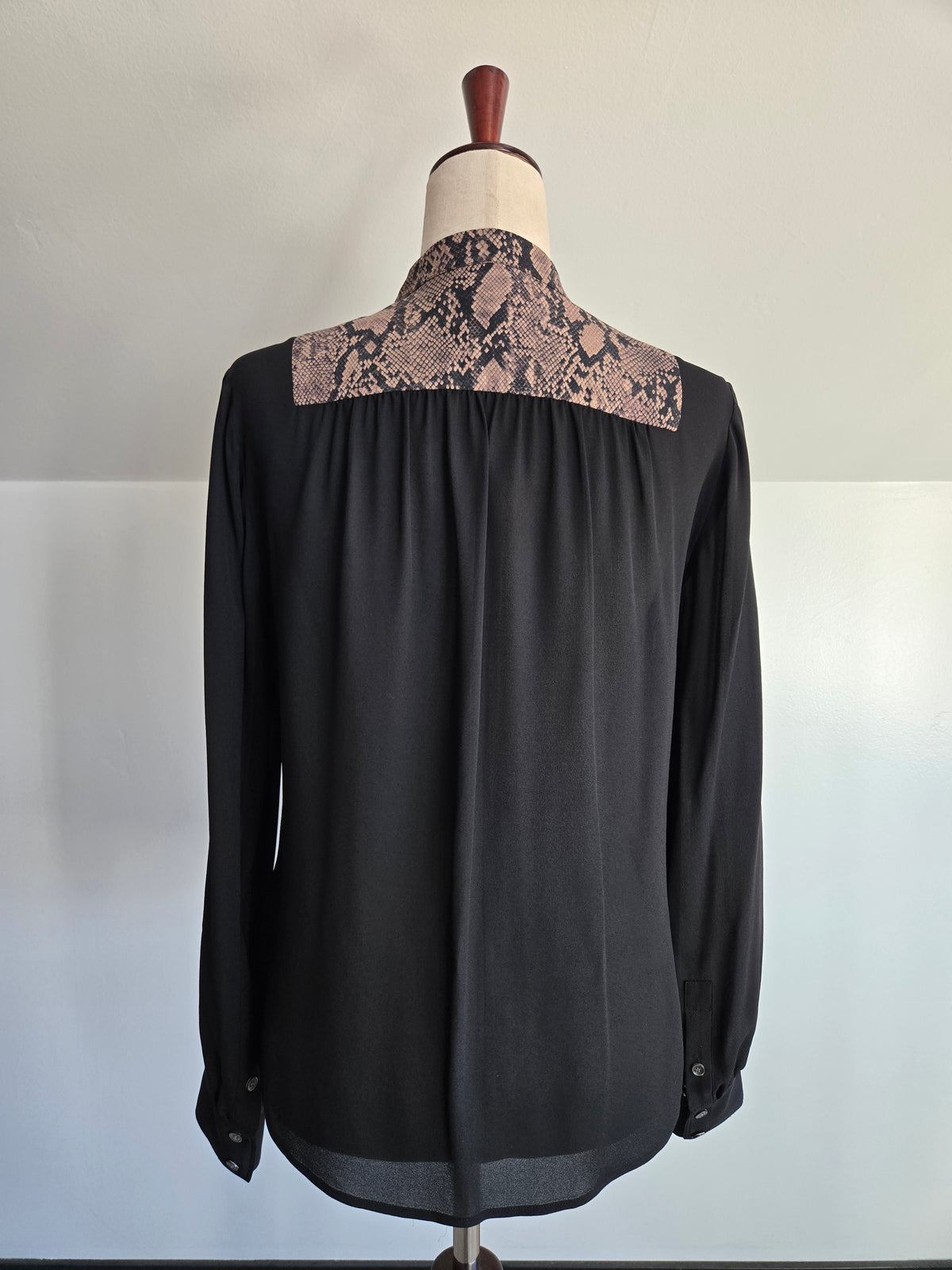 FRAME Designer Silk Top with Snakeskin Print - Small