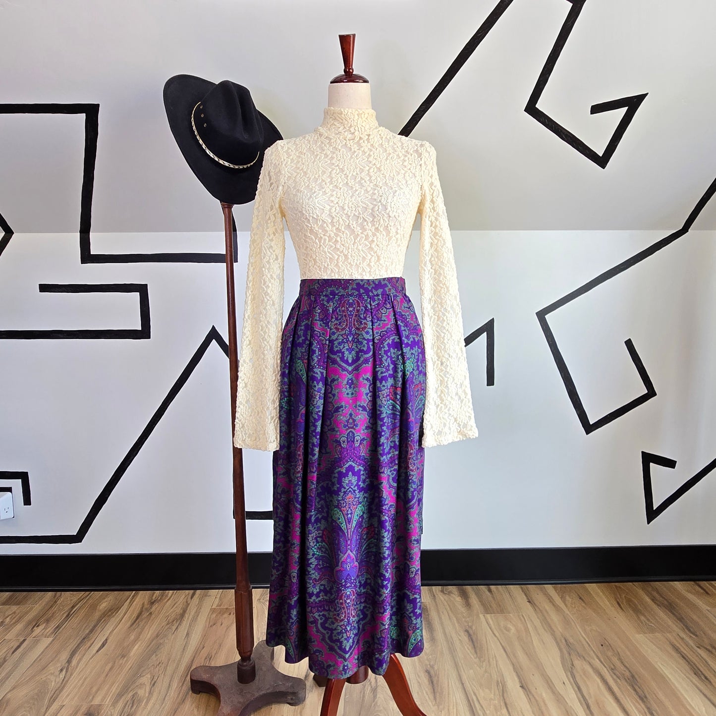 Carlisle Vintage 80s Wool and Silk Blend Purple Paisley Printed Skirt - size 8