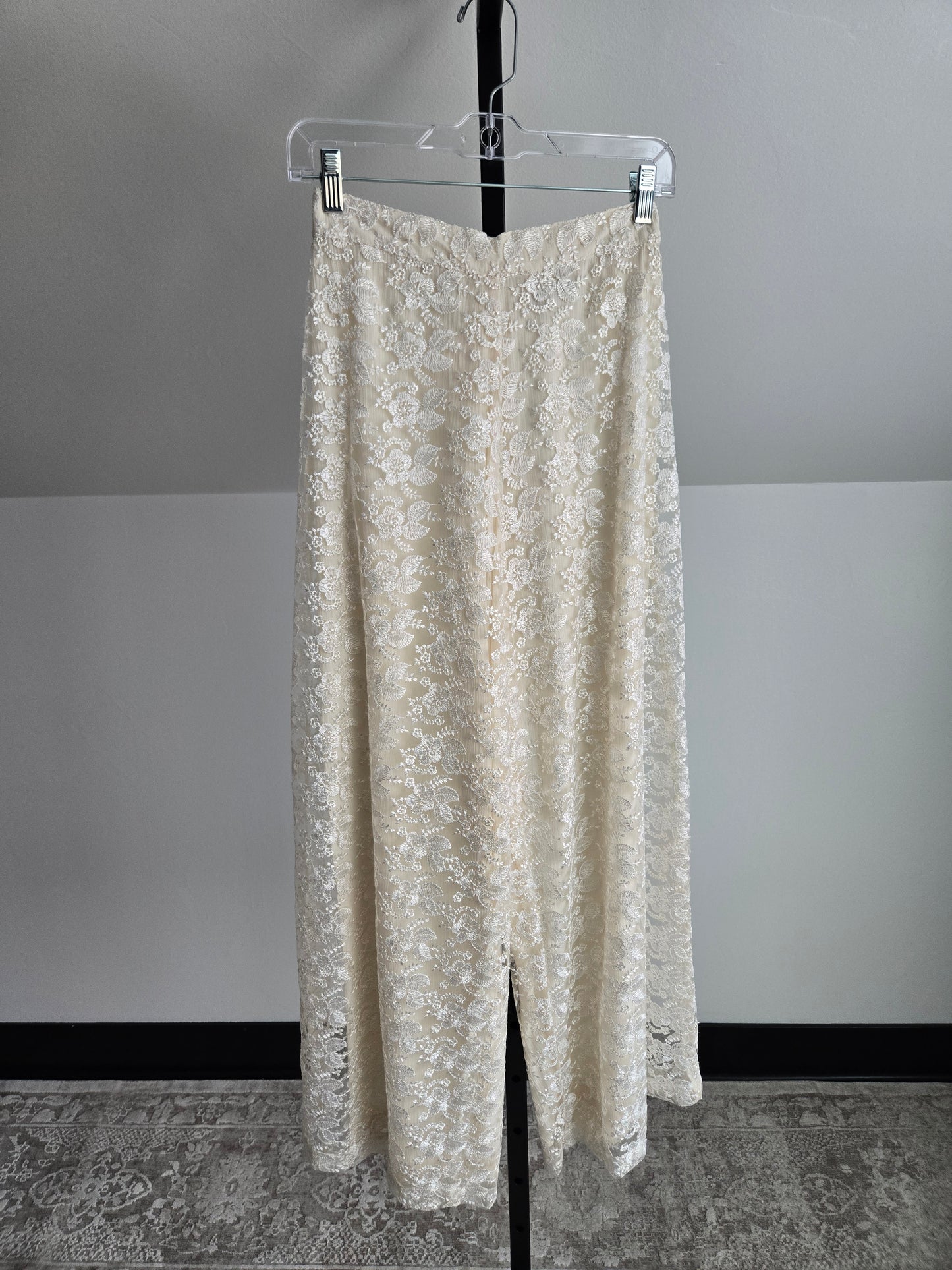 Surya Vintage White Lace Two Piece Pant Set - medium