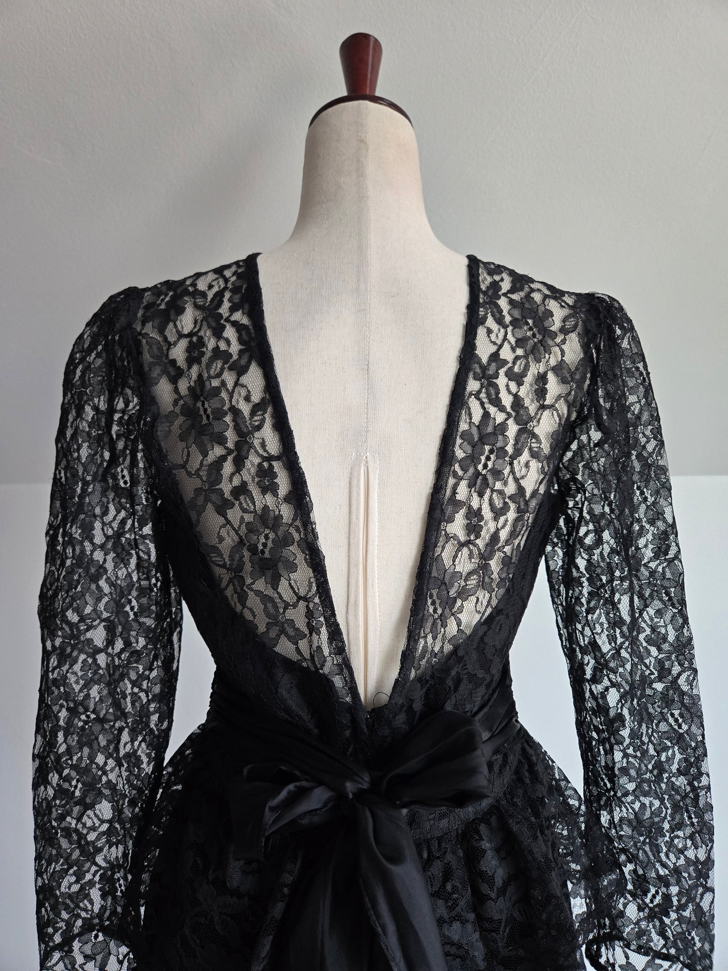 Gunne Sax Jessica McClintok Vintage 1980s Black Lace and Velvet Dress - S/M