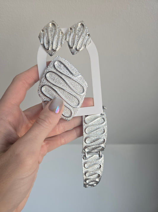 1961 Sarah Coventry Silver Tone Nile Three Piece Set