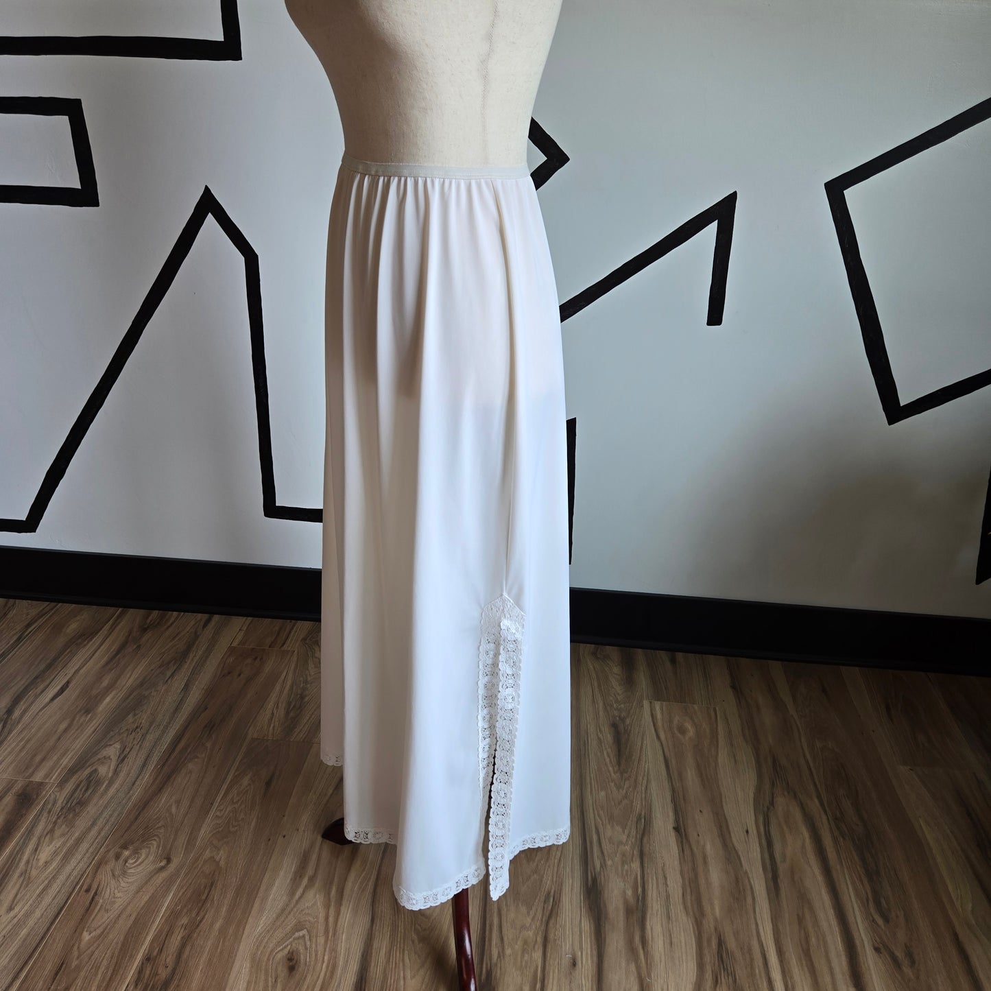 Shadowline Vintage White Long Slip Skirt with Lace Detail and Slit - medium/large