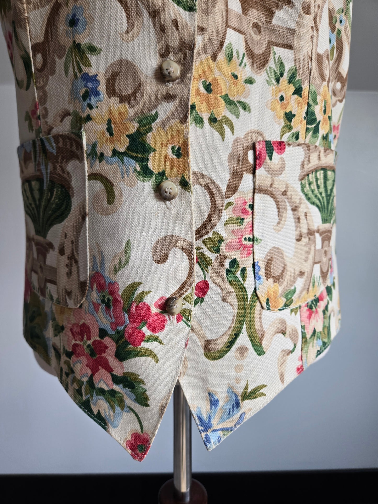 E Claire Vintage Cotton Floral Vest in Ivory - S/M