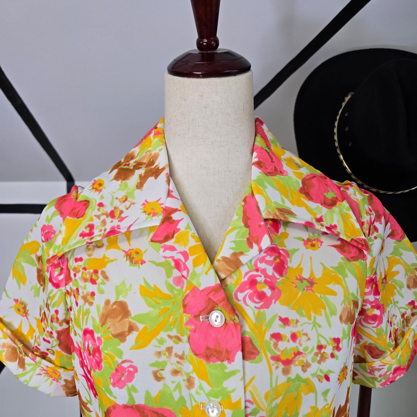 Montgomery Ward Vintage 70s Flower Power Top - size 12