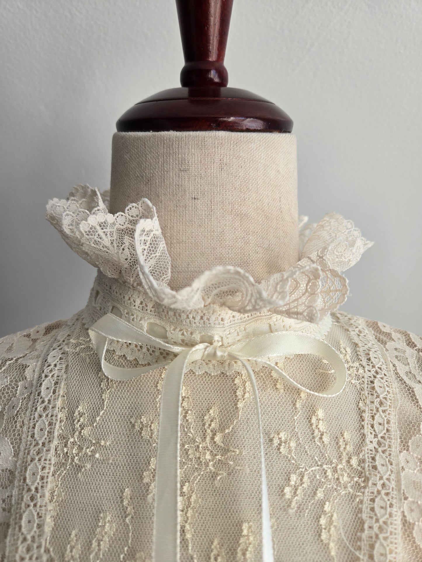 RARE! Vintage Dimensional Lace Blouse - Medium