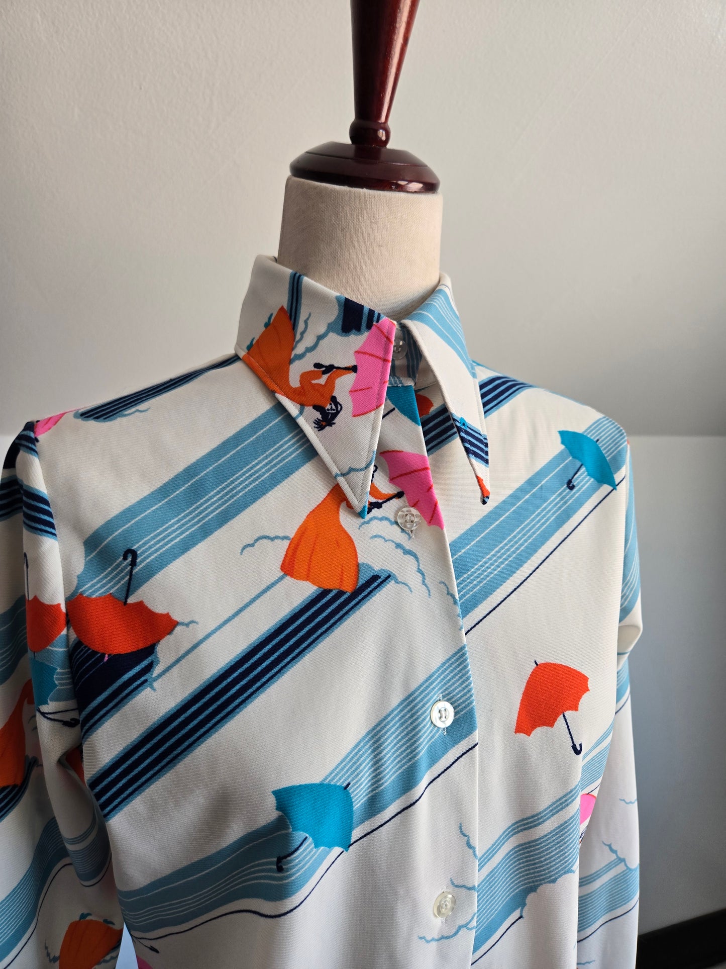 Amy Barr Vintage 70s Novelty Umbrella Lady Shirt - large