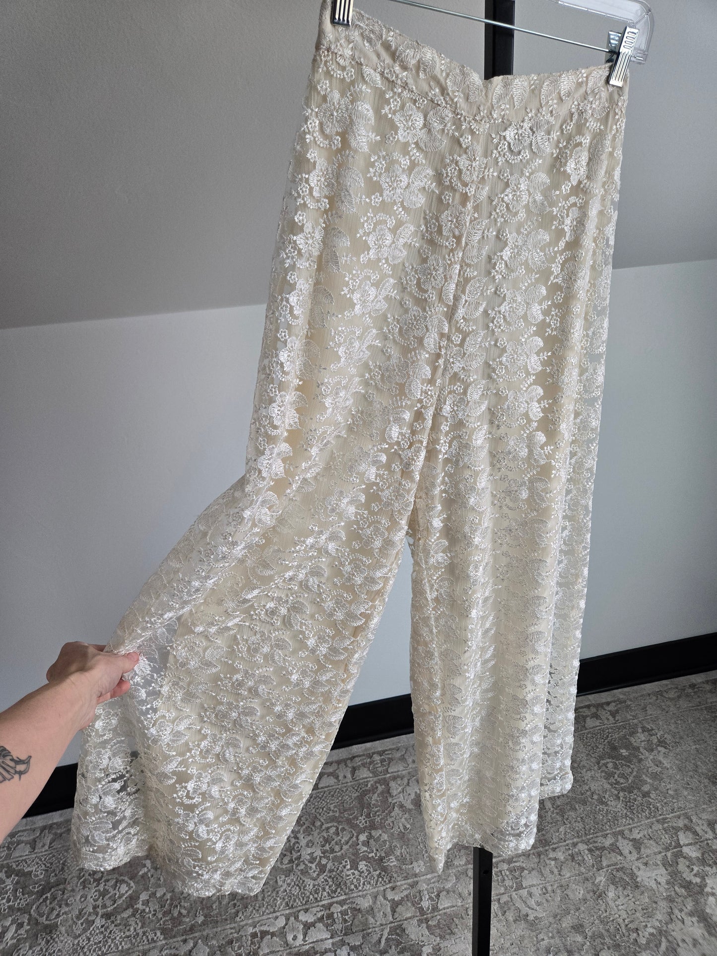 Surya Vintage White Lace Two Piece Pant Set - medium