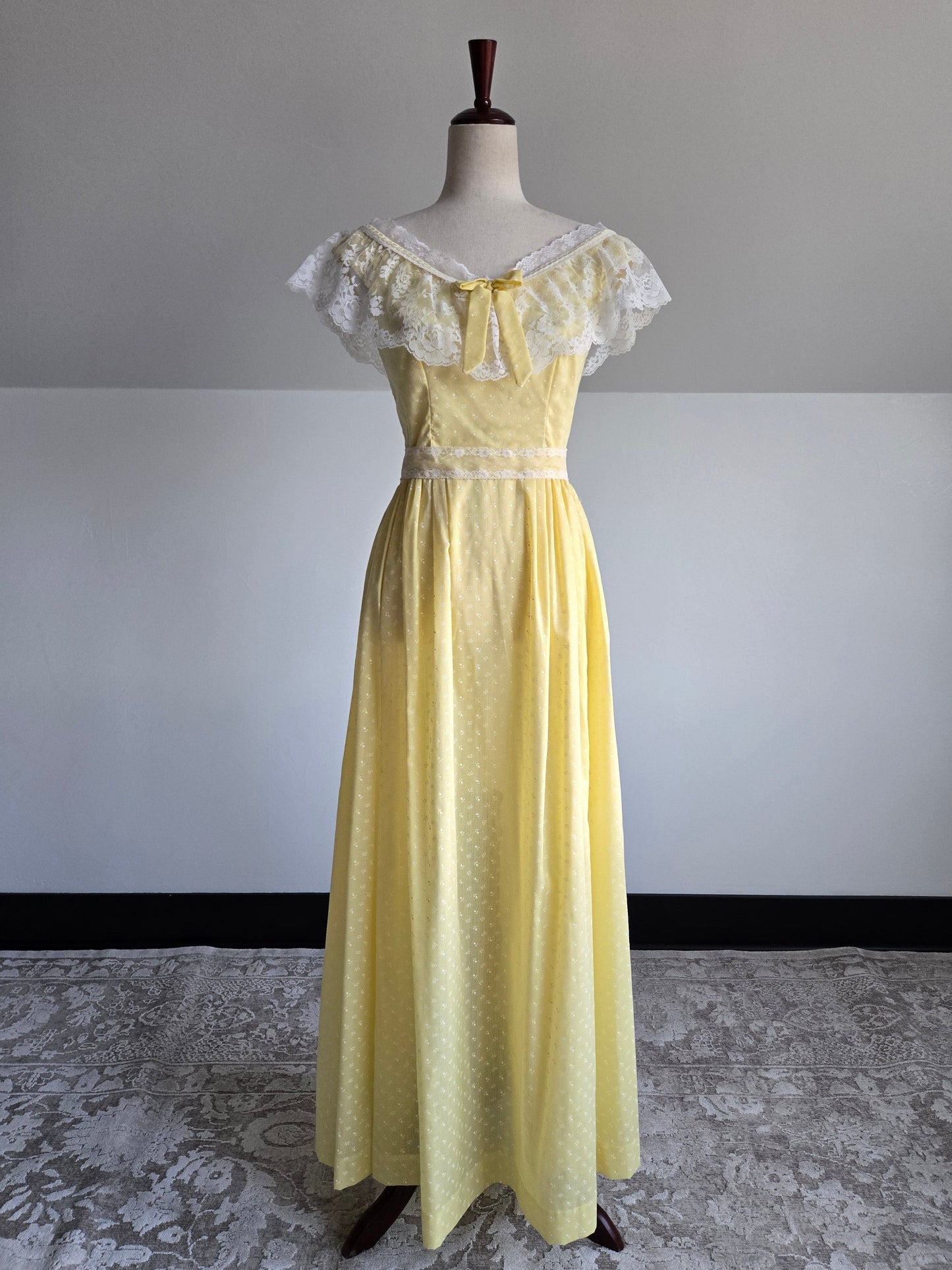 1970s Cotton Prairie Lace and Florals Dress - small