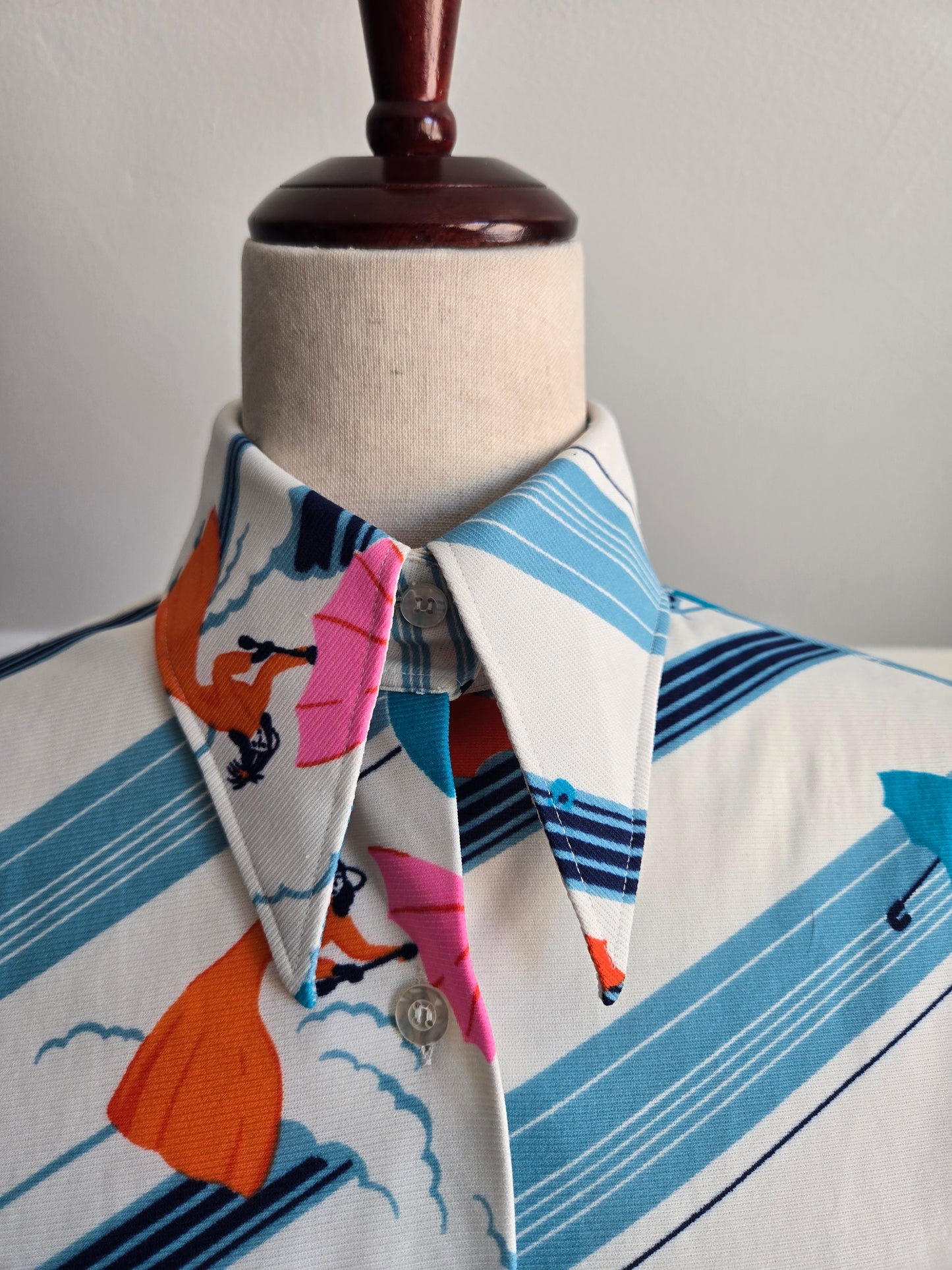 Amy Barr Vintage 70s Novelty Umbrella Lady Shirt - large