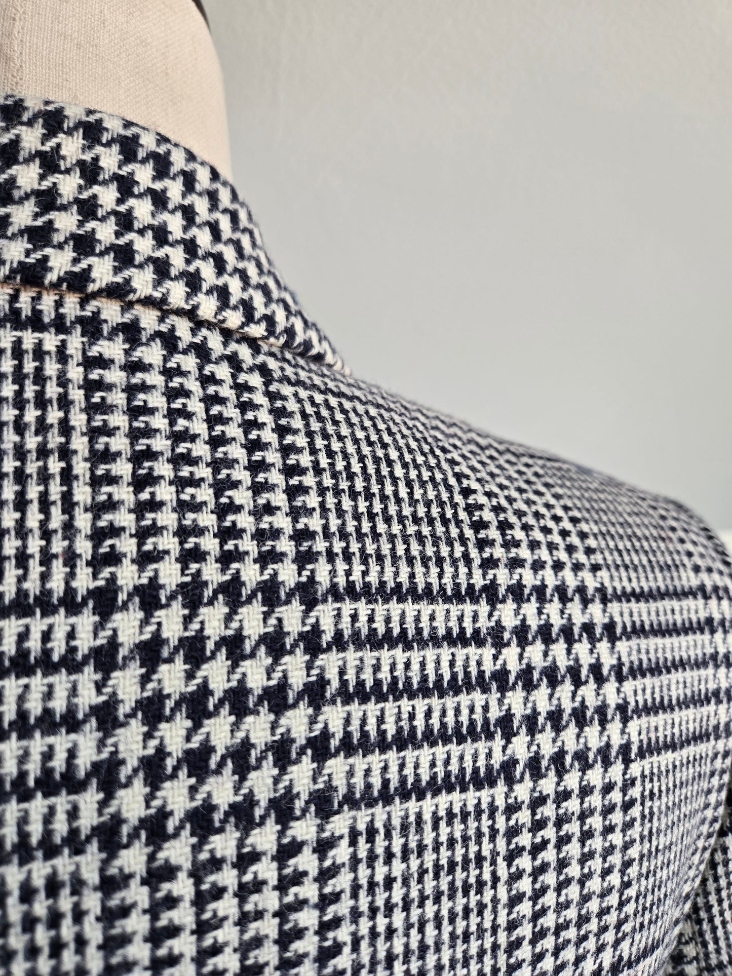 Boden British Tweed by Mallalieu's of Delph Houndstooth Wool Blazer - Medium
