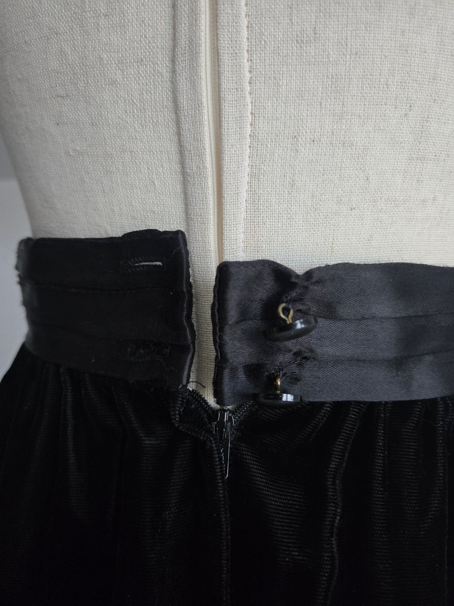 Gunne Sax by Jessica McClintok Black Velvet Skirt - XS