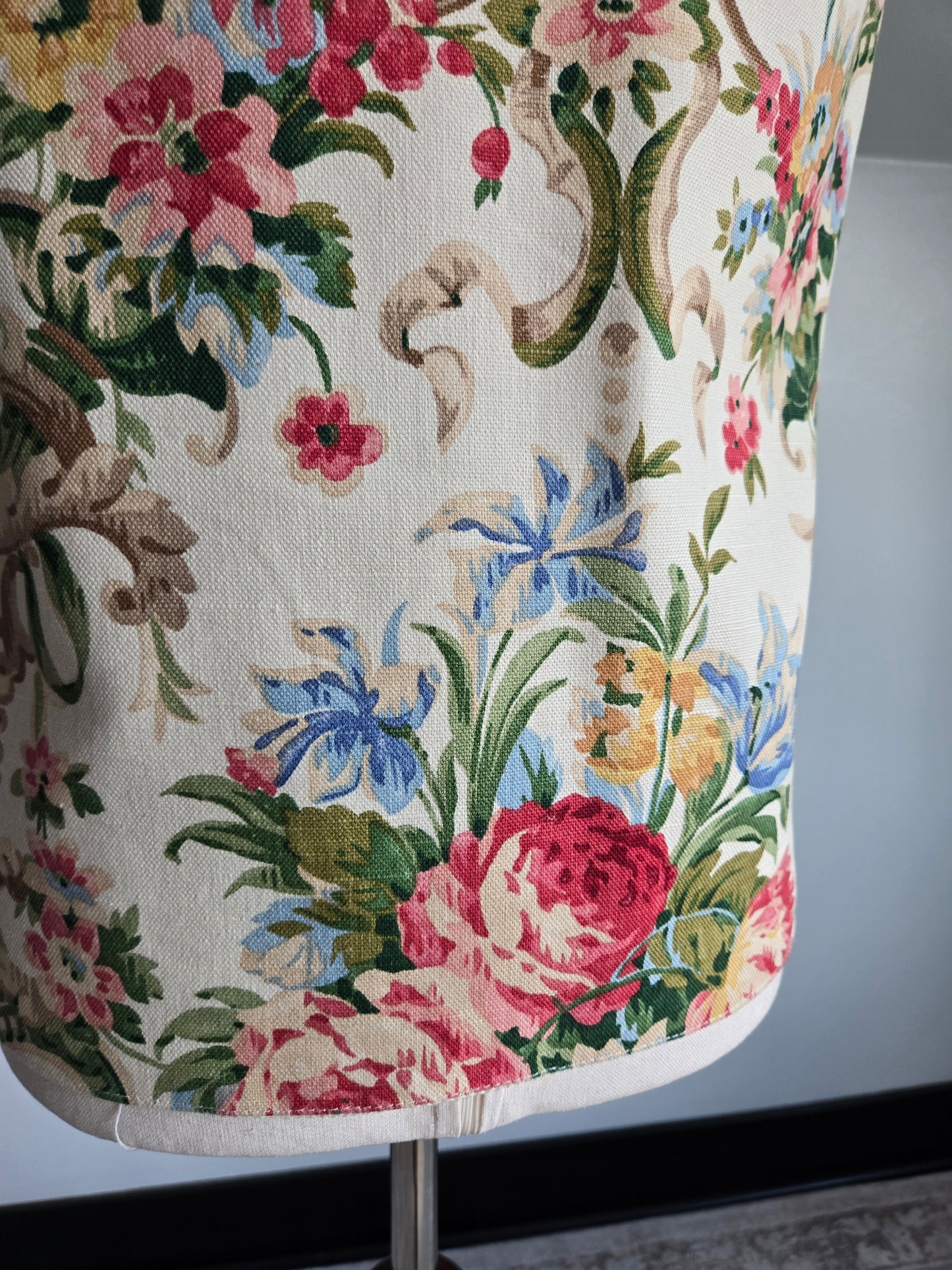 E Claire Vintage Cotton Floral Vest in Ivory - S/M