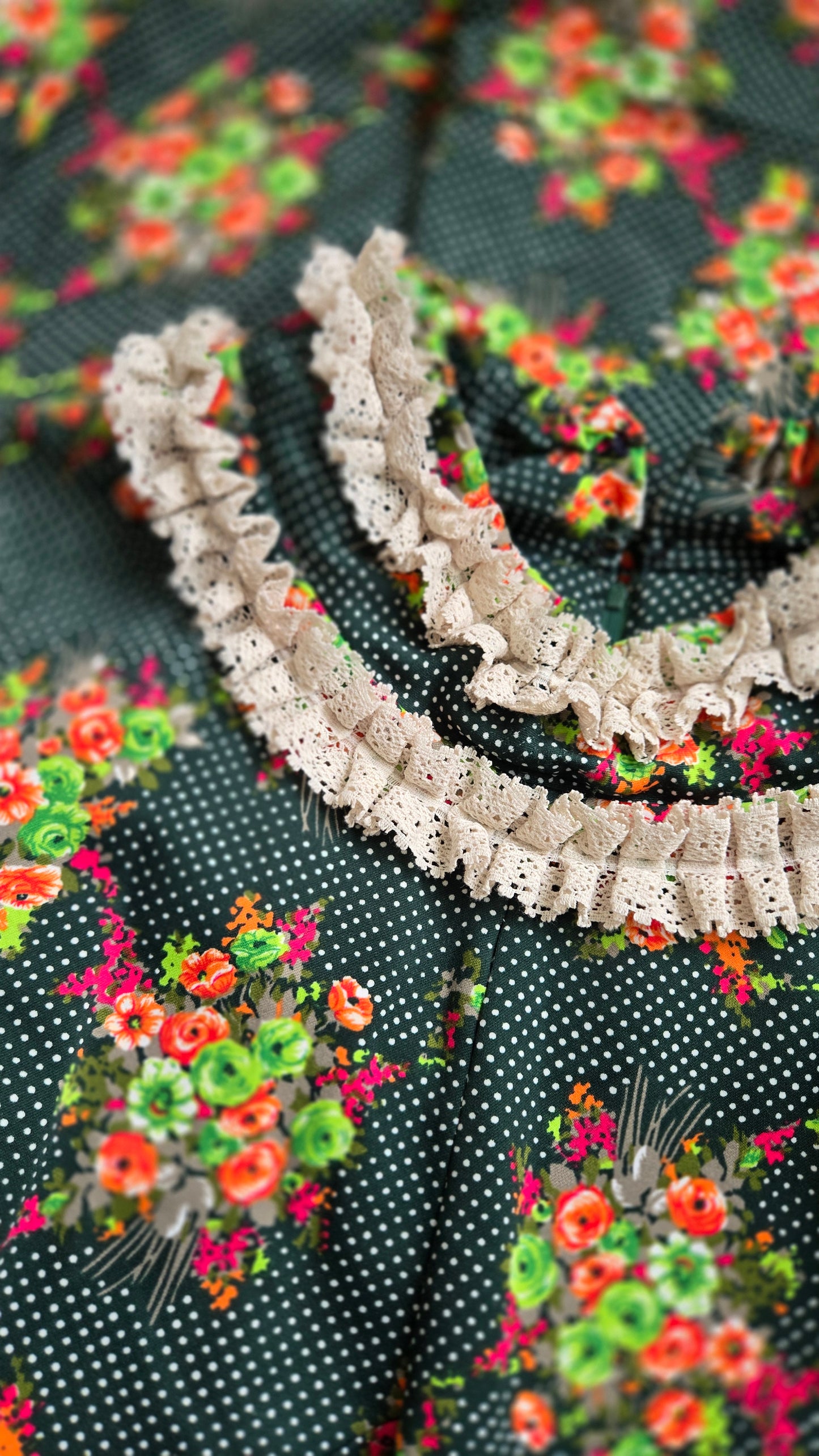 Vintage 1970s Green Floral Flower Power and Lace Maxi Dress - Medium