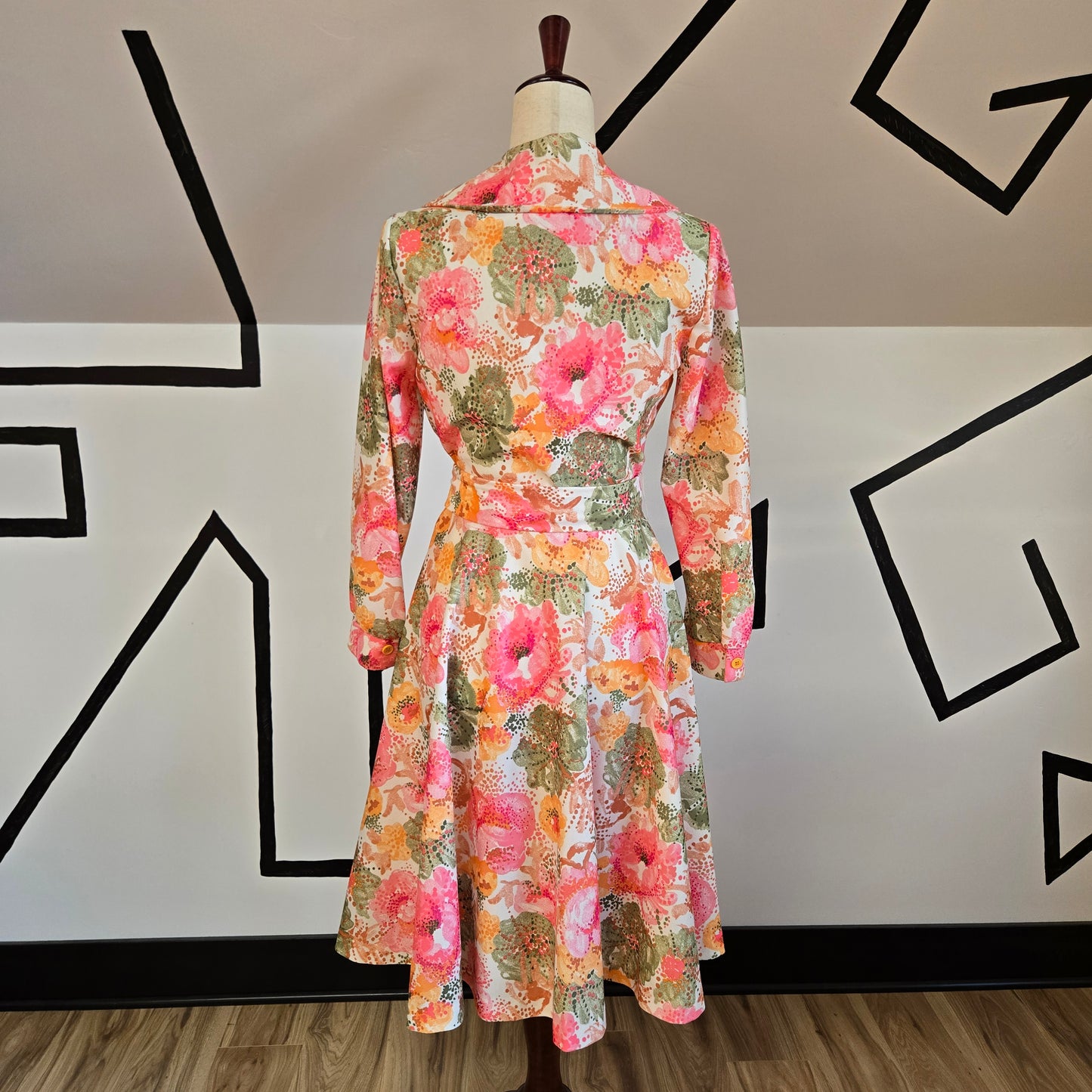 Dyanne Dallas Vintage 70s Bright Floral Dress with Belt - small