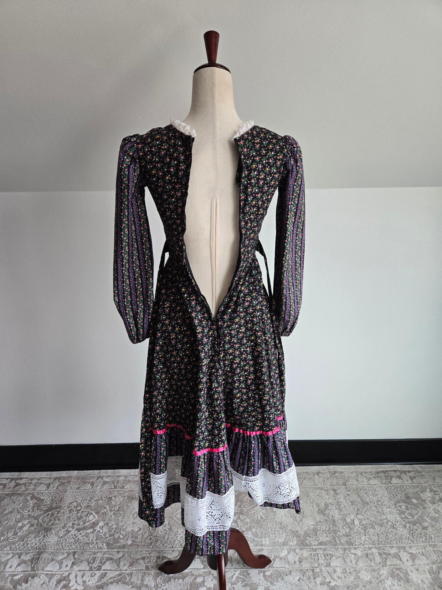 Petite Fashions Vintage 60s Velvet and Floral Prairie Dress - XS