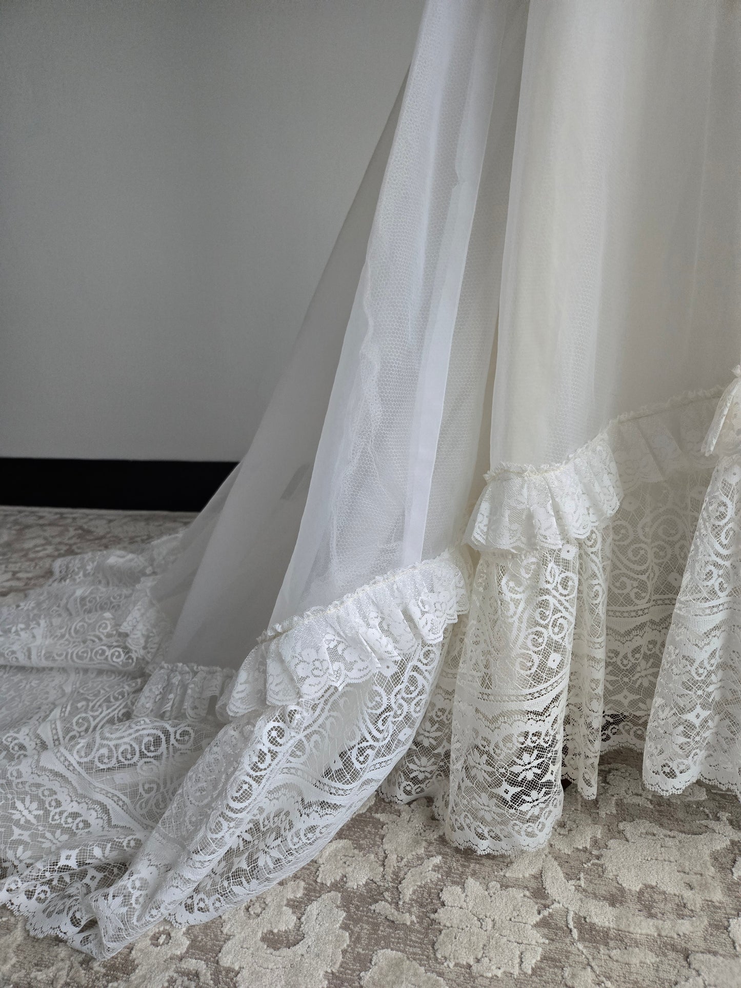 Vintage Victorian Gunne Style Wedding Dress