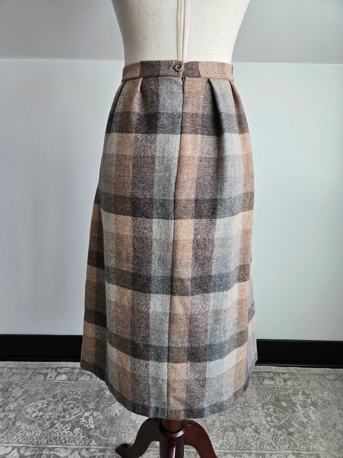 Edinburgh Woolen Mill Vintage Plaid Scottish Wool Skirt made in Great Britain - W32"