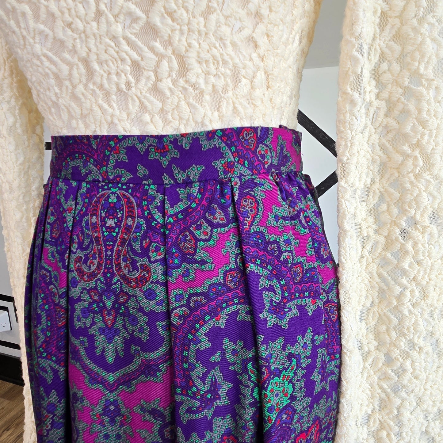 Carlisle Vintage 80s Wool and Silk Blend Purple Paisley Printed Skirt - size 8