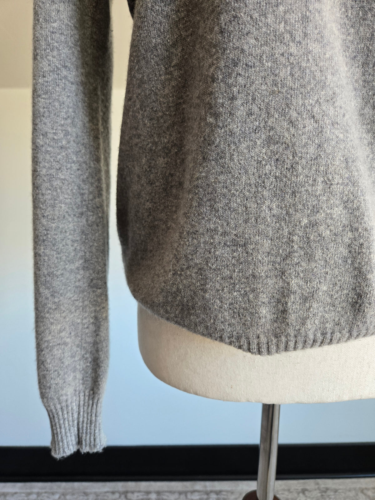 Vintage Robert Maynard Pure Scottish Cashmere Sweater - Medium