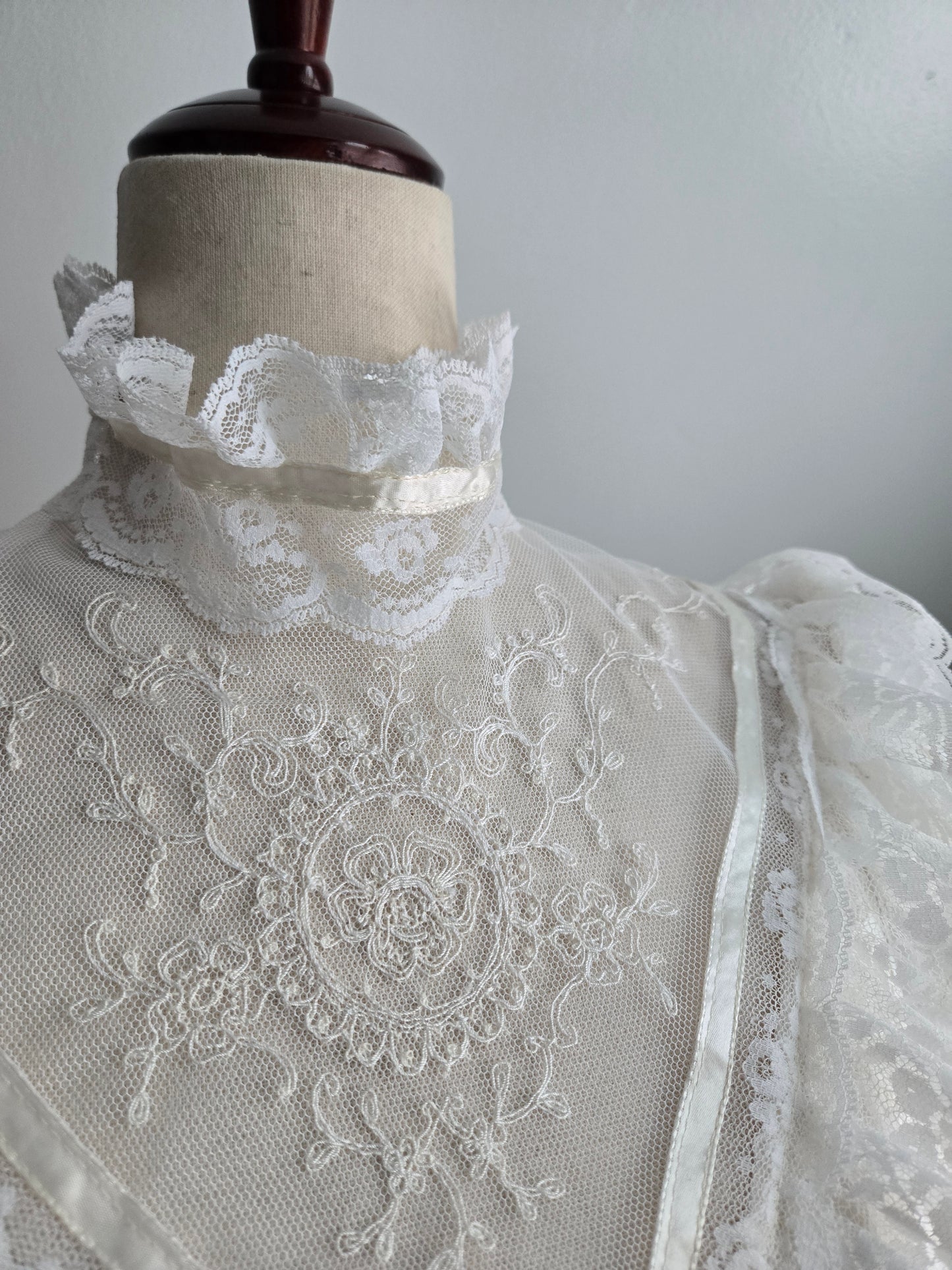 Vintage Victorian Gunne Style Wedding Dress