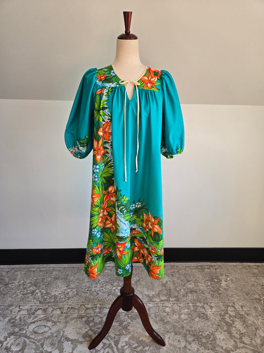 Sidan Hawaii Vintage Waterfall Muumuu - Medium