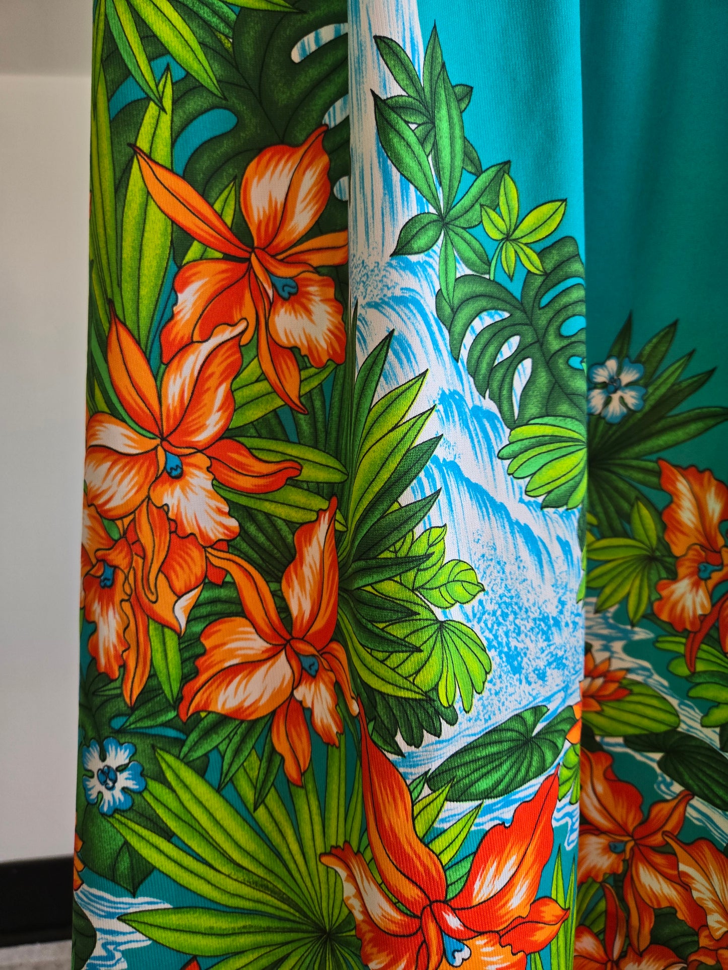 Sidan Hawaii Vintage Waterfall Muumuu - Medium