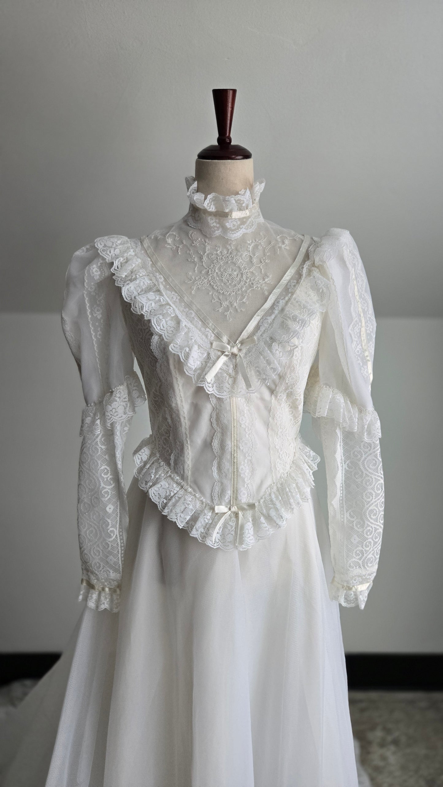Vintage Victorian Gunne Style Wedding Dress
