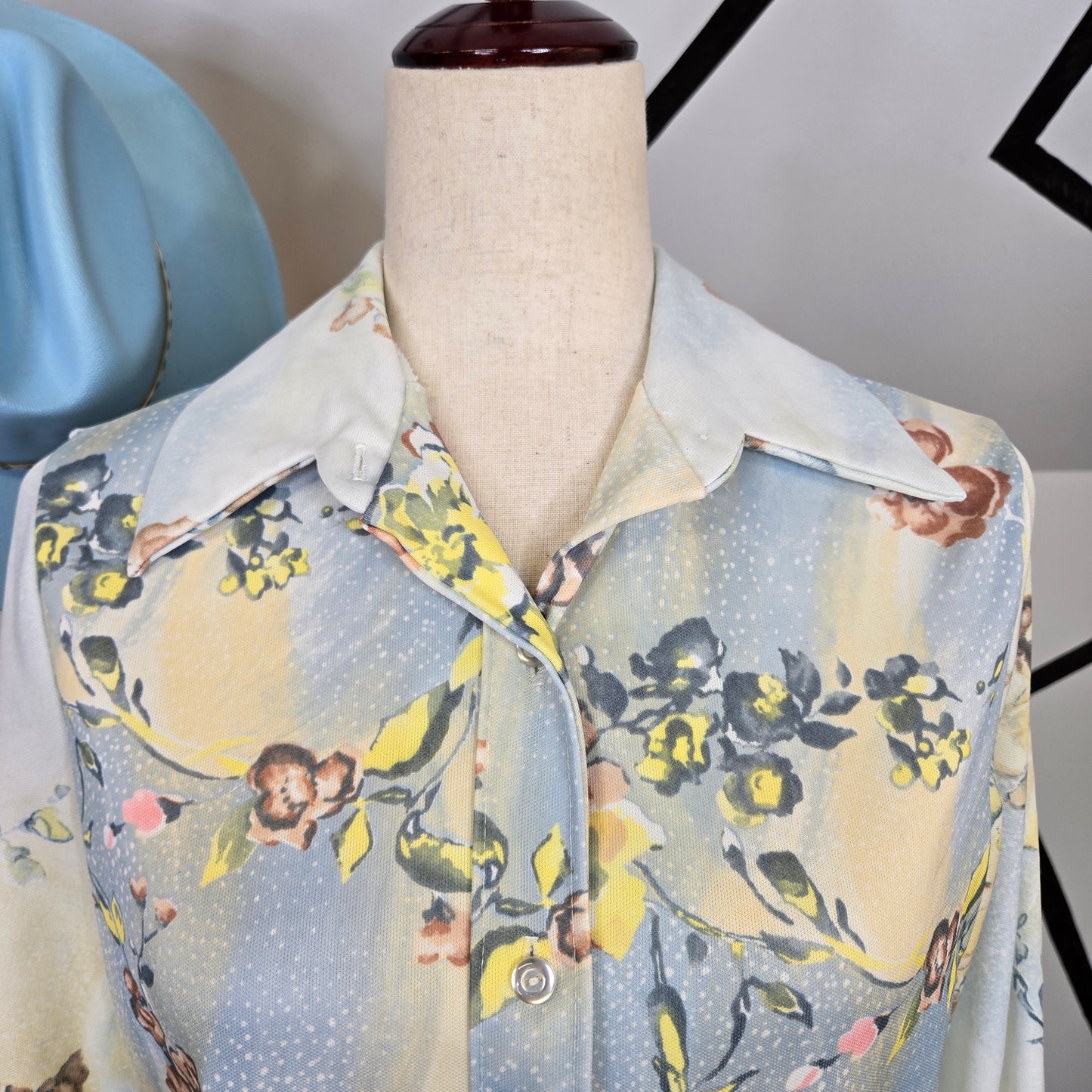 NPC Fashions Vintage 1960s Whimsical Floral Top - medium/large