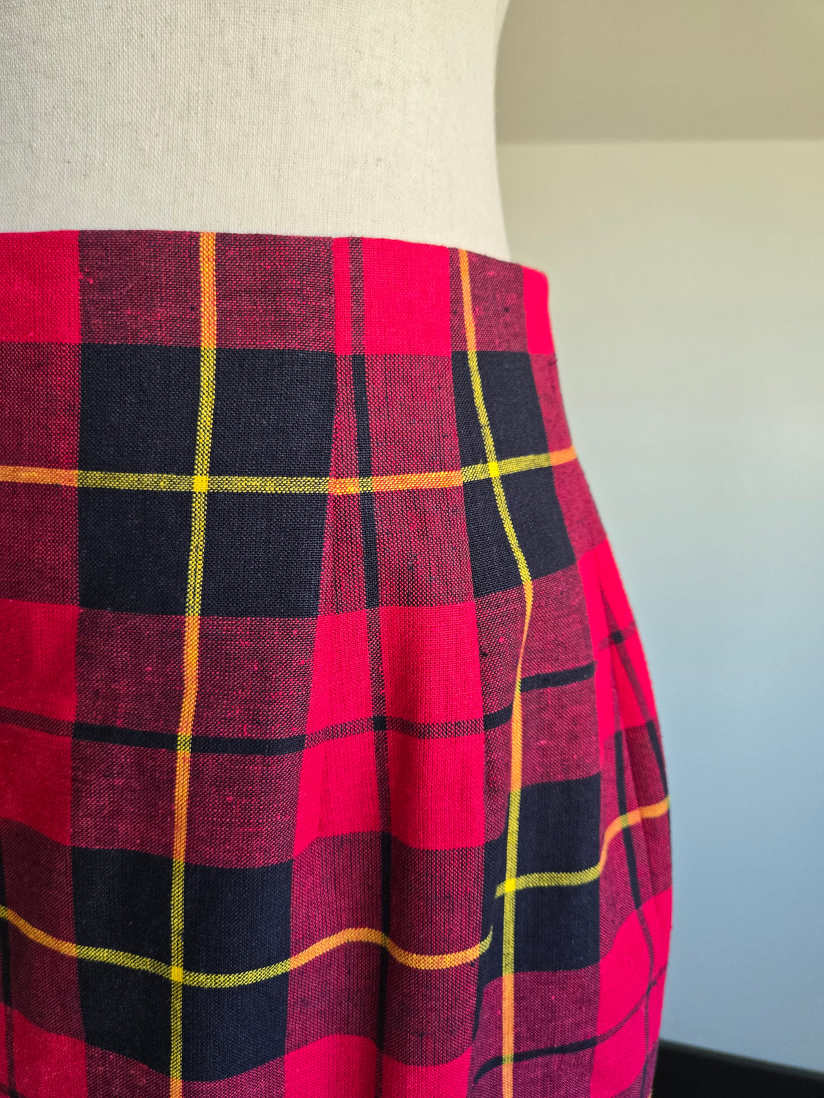 Deadstock Classiques Linen/Cotton Red Plaid Skirt Made in Japan - W28
