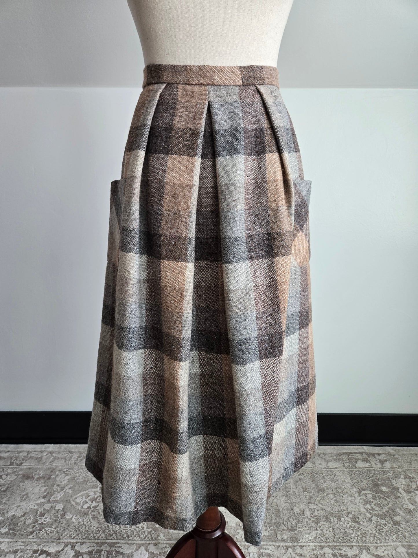 Edinburgh Woolen Mill Vintage Plaid Scottish Wool Skirt made in Great Britain - W32"