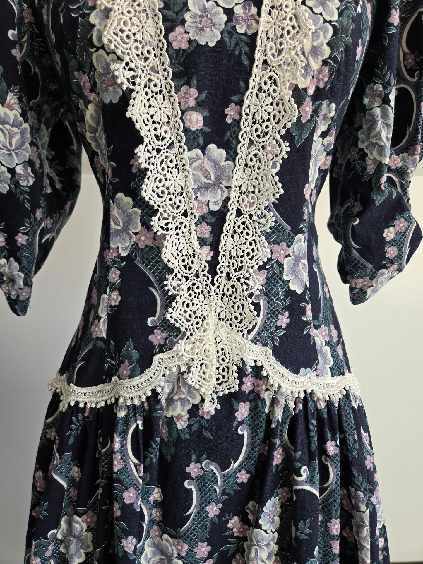 Vintage 80s Gunne Sax by Jessica McClintok Cotton Floral Dress - small