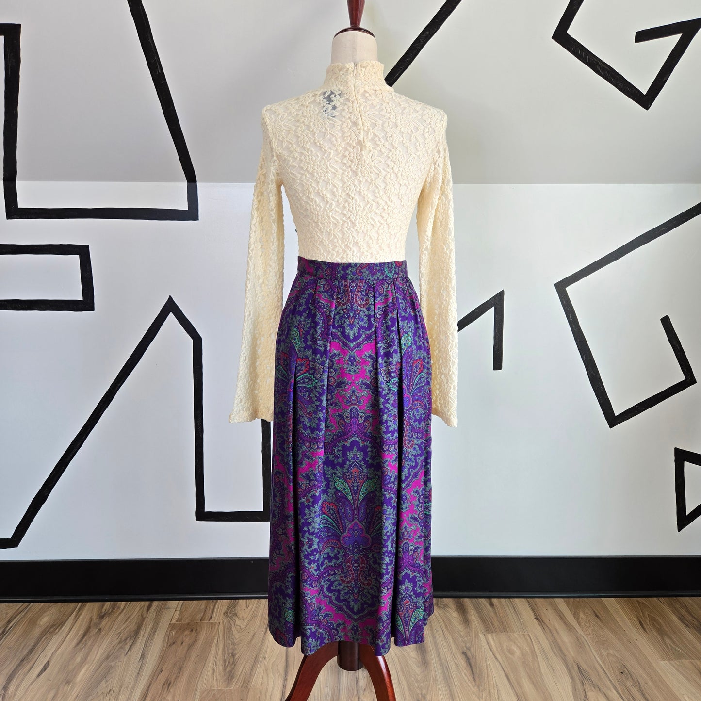 Carlisle Vintage 80s Wool and Silk Blend Purple Paisley Printed Skirt - size 8