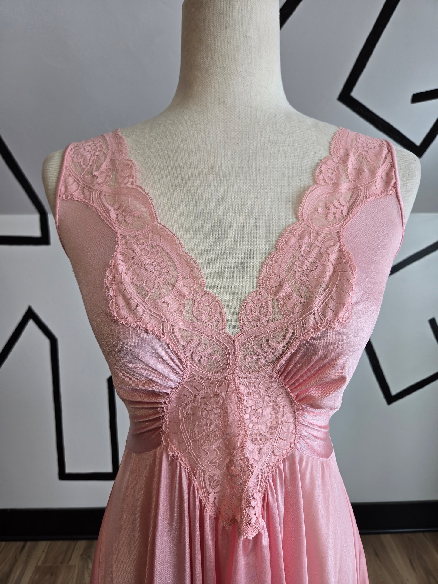 Authentic Olga Deadstock 70s Light Pink Robe with Butterfly Lace Peignoir - large