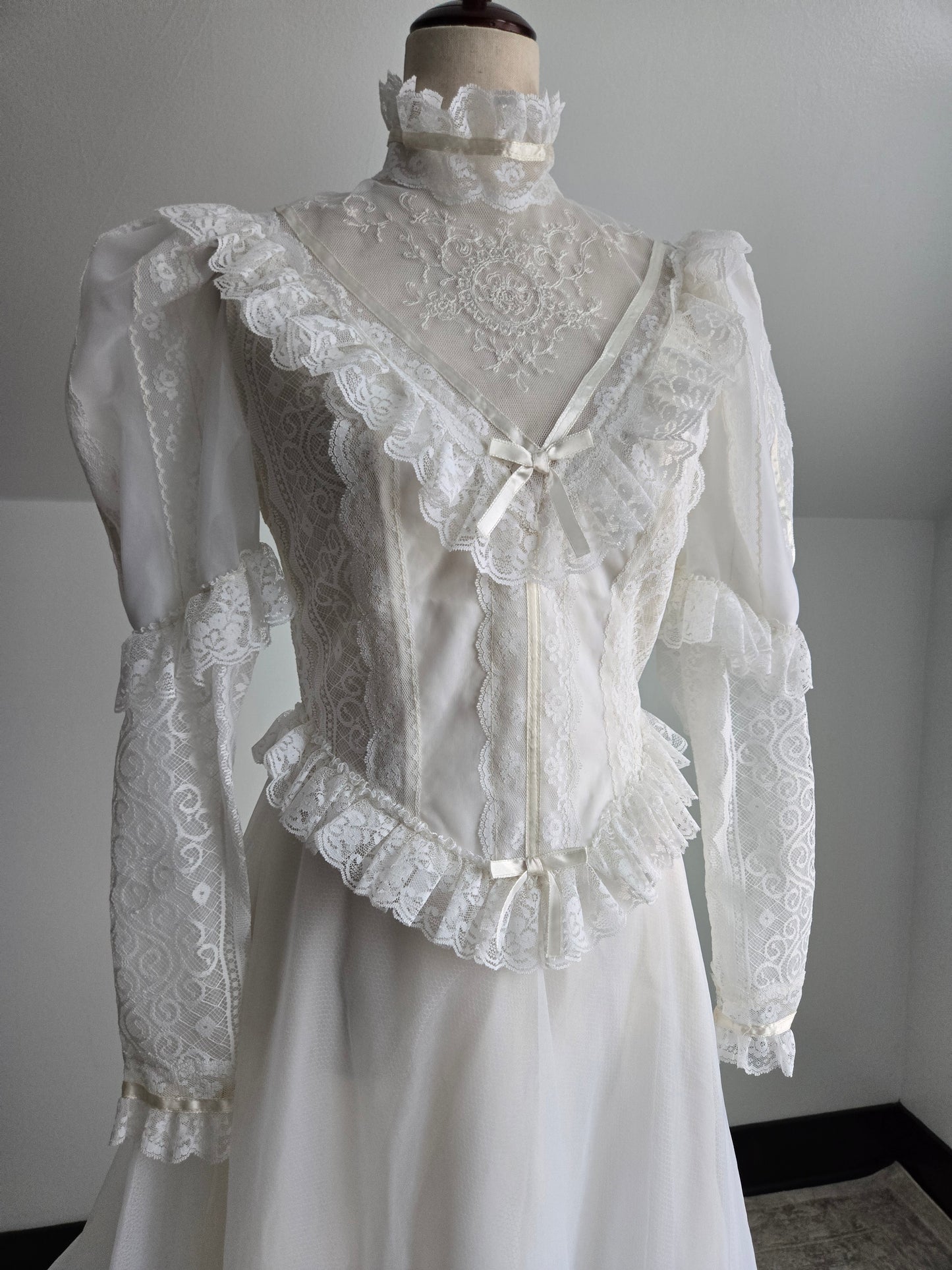 Vintage Victorian Gunne Style Wedding Dress